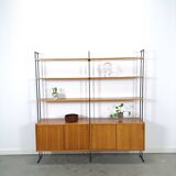 Modulair Omnia wandsysteem, Hilker, teak en zwart staal met legplanken