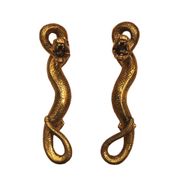 Paire de poignées de porte en laiton en forme de serpent, fabriquées à la main en France, années 1960.