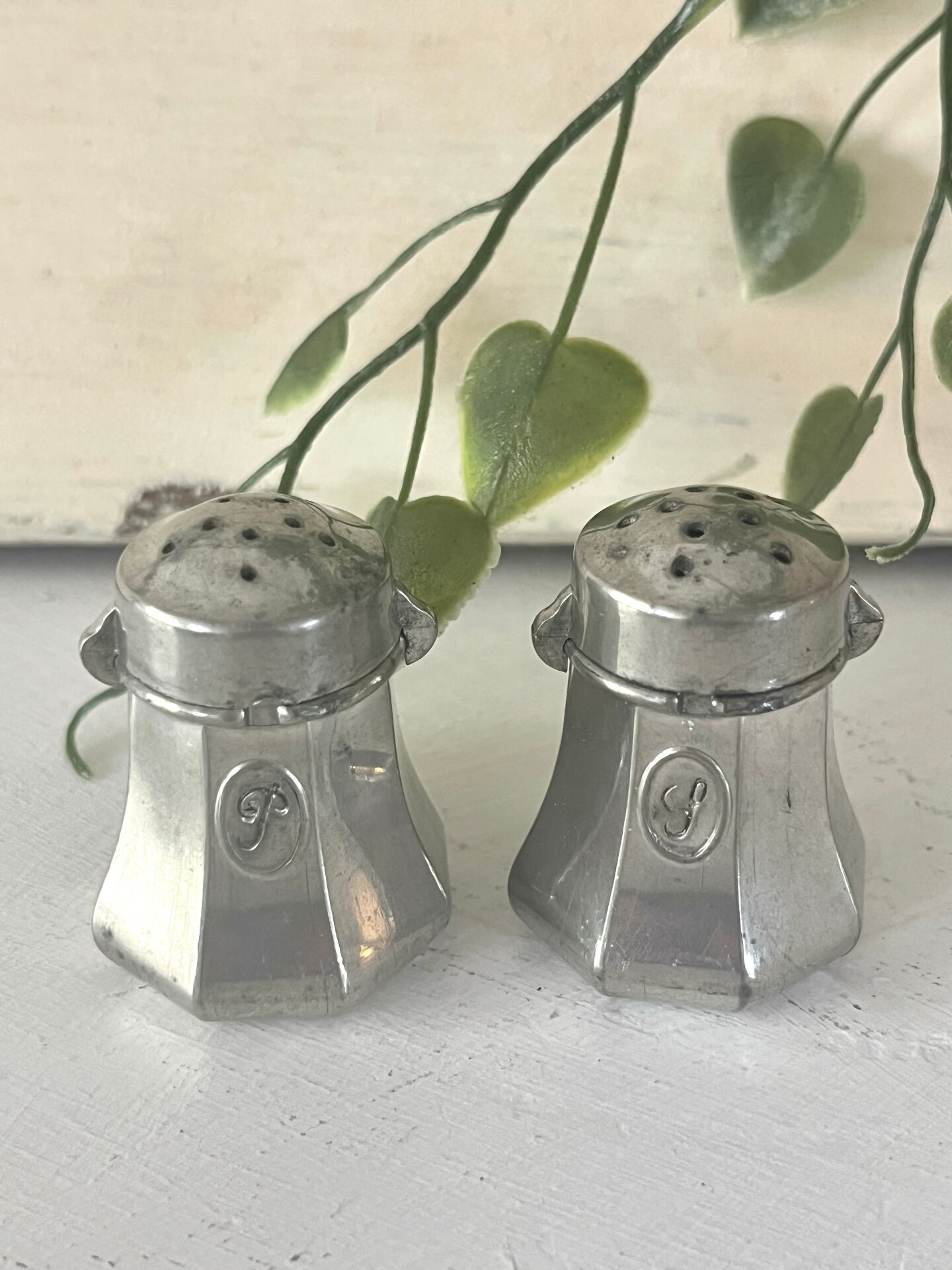 French pewter salt and pepper shakers set Etains du Manoir with origin