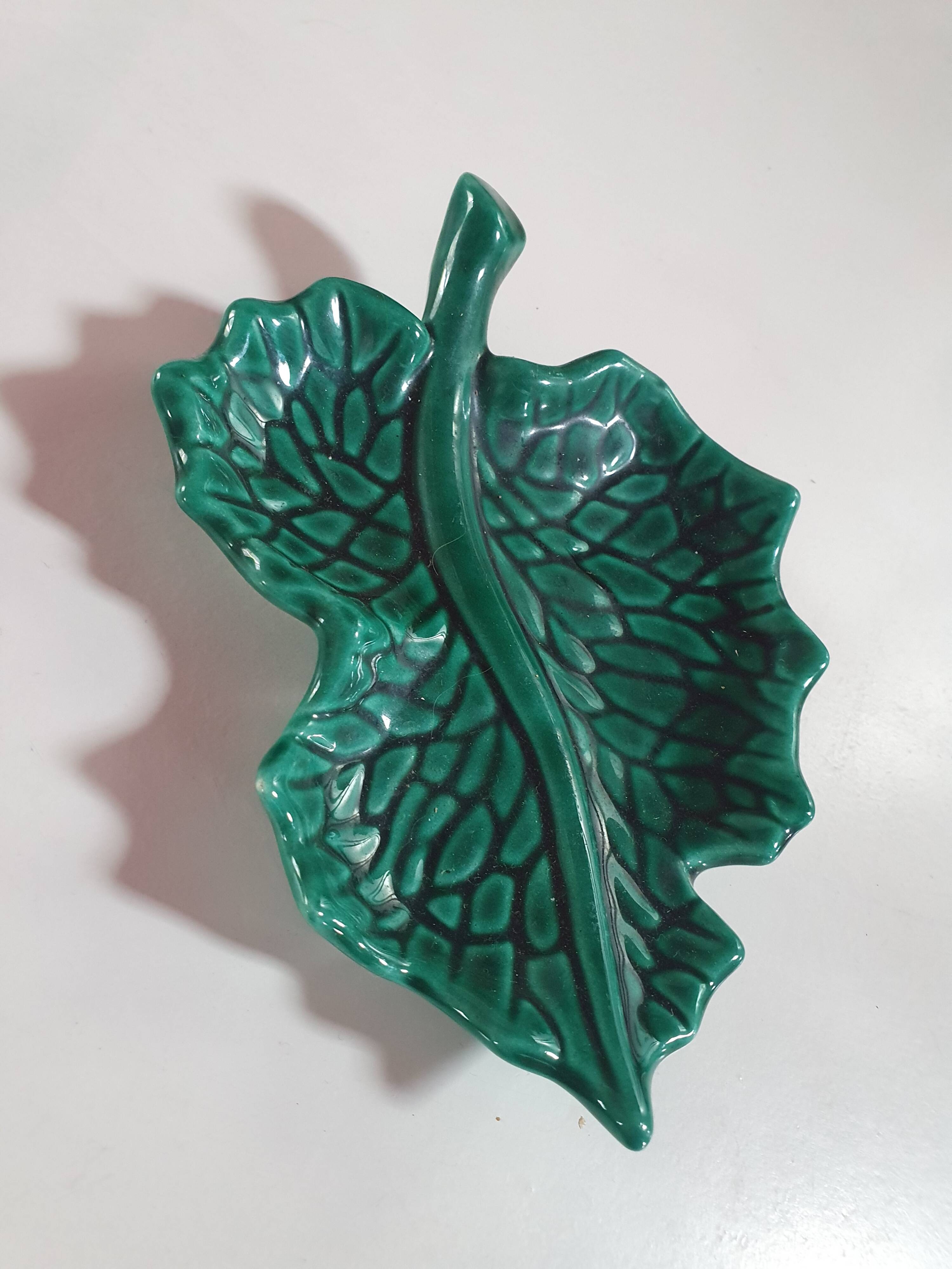 Empty pocket dish in green ceramic barbotine in Ferlay Vallauris, a small sparkle 17cm by 14cm