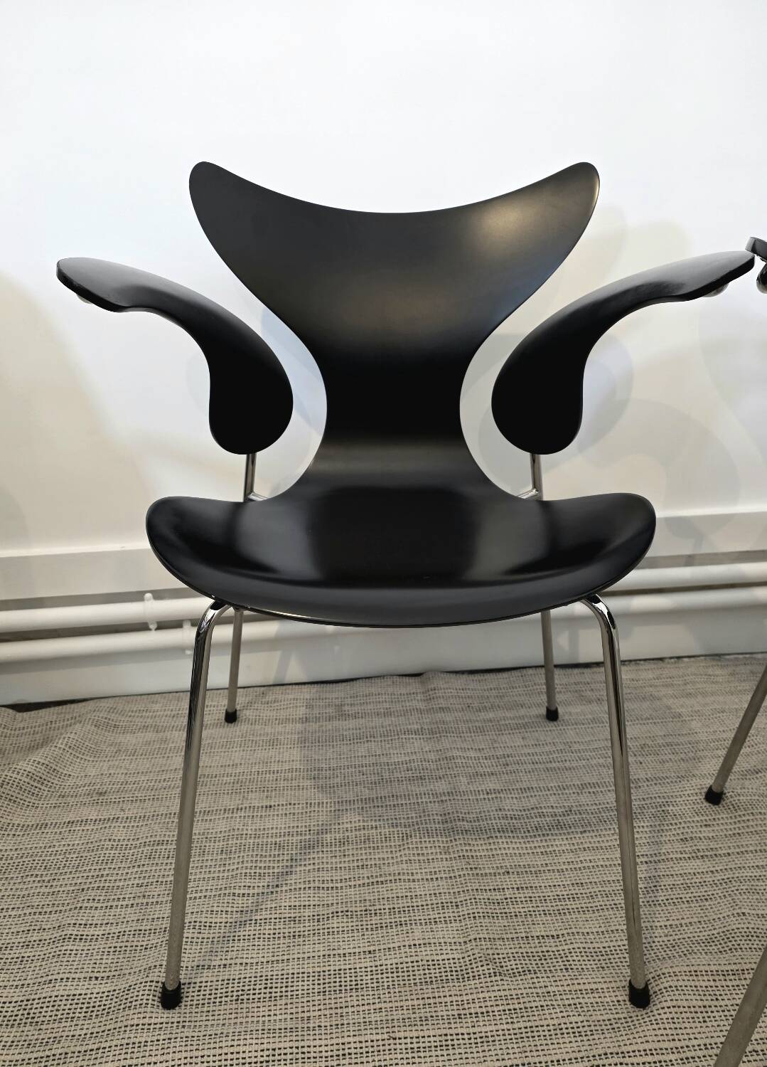 Very rare - Arne Jacobsen “Lily” 3208 armchair – Fritz Hansen – Black lacquered