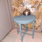 Table basse ronde en bois massif  à 4 pieds datant des années 1950 repeinte