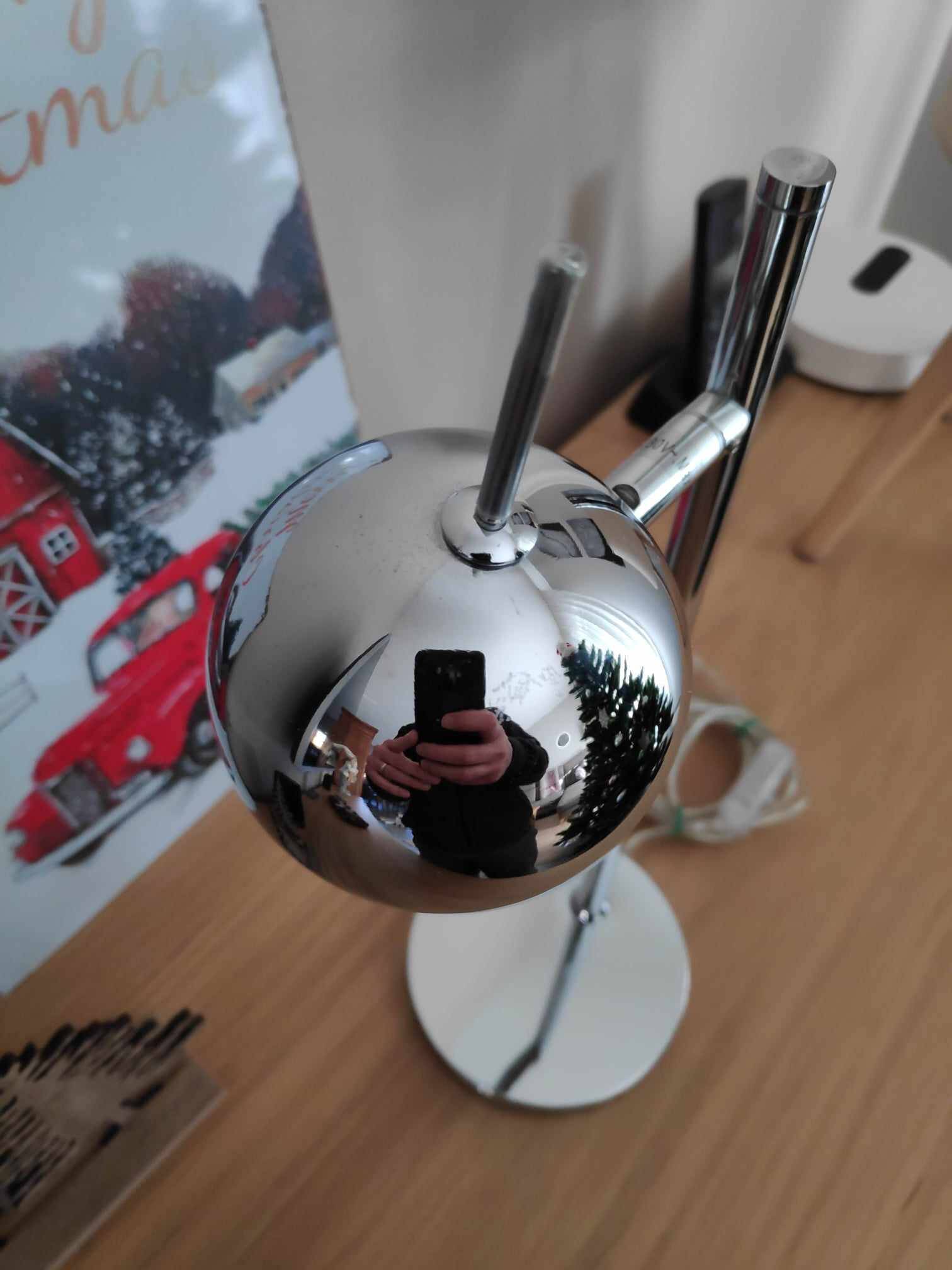 Agemob International eyeball type lamp