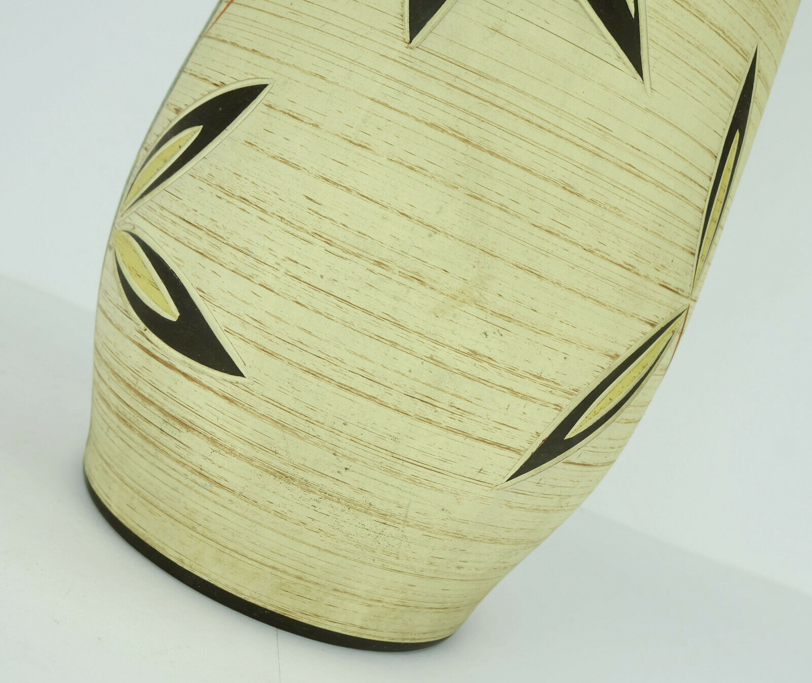 Vase manufactured by josef duck hillscheid model 49/40