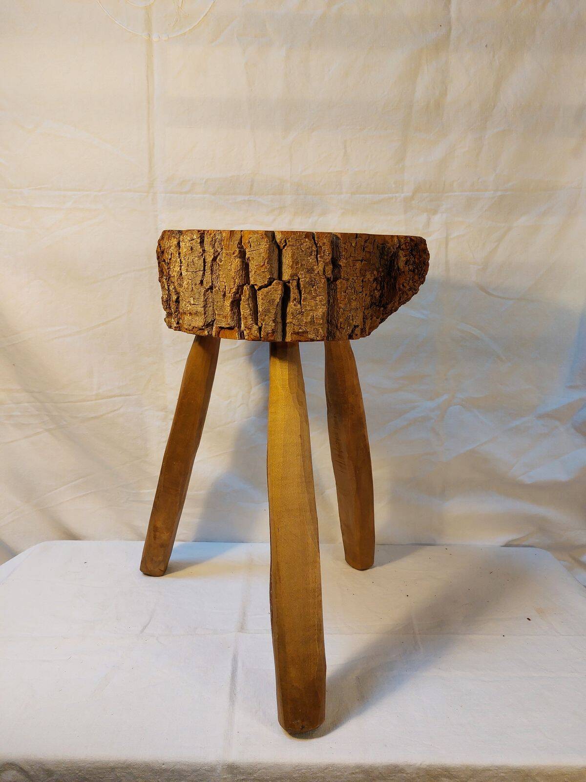 Brutalist tripod stool - French popular craftsmanship from the 20th century