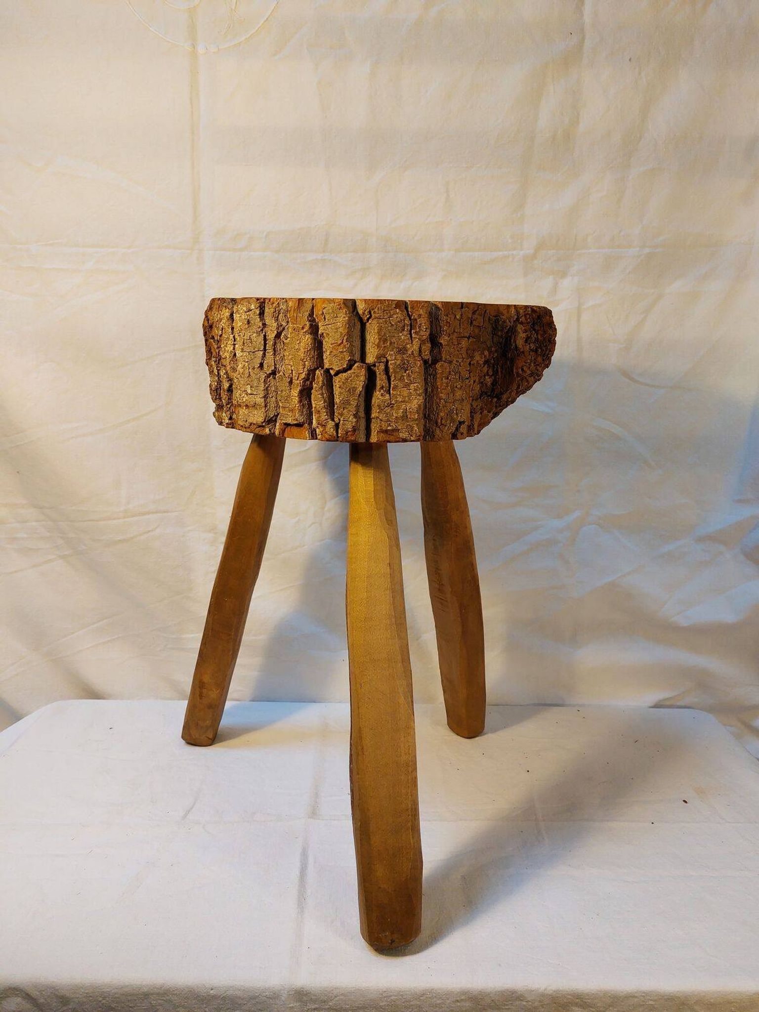 Brutalist tripod stool - French popular craftsmanship from the 20th century