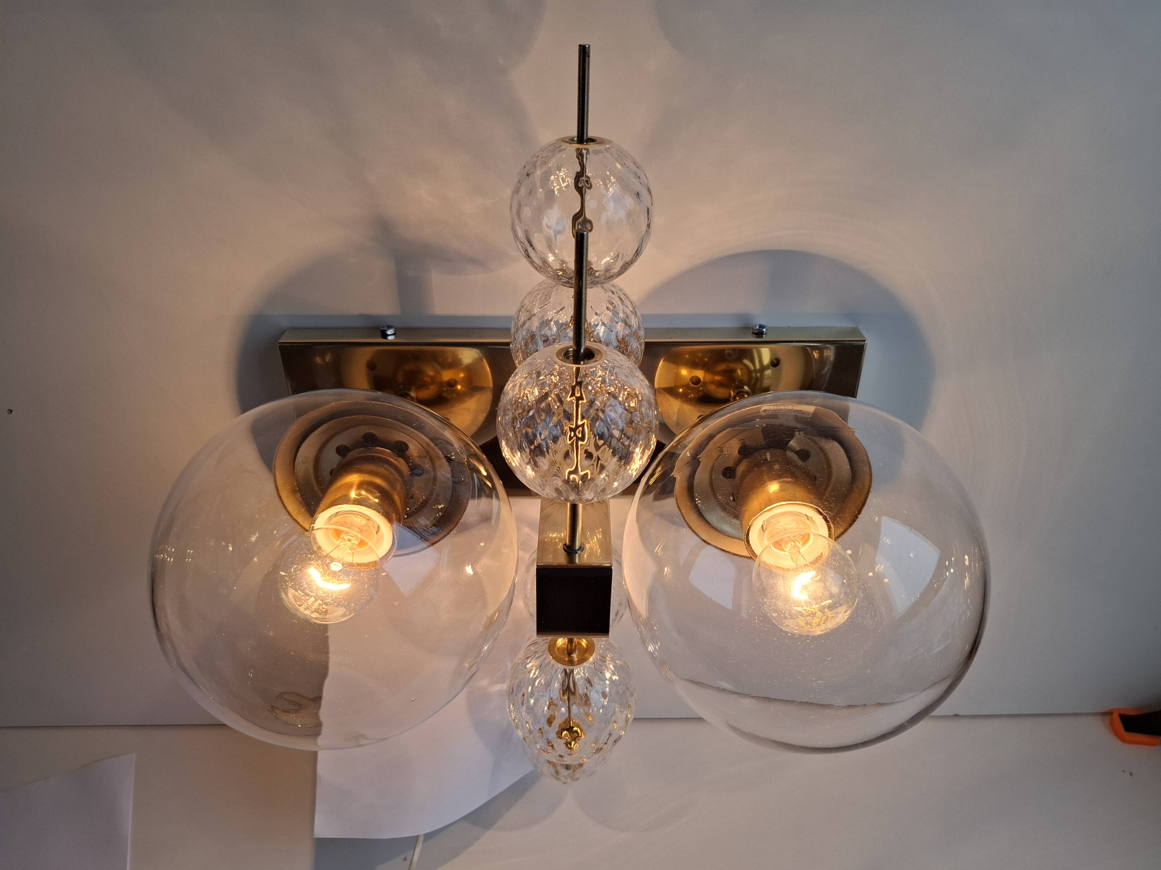 Applique murale tchèque en laiton et verre du milieu du siècle, par Kamenický Šenov, années 1970