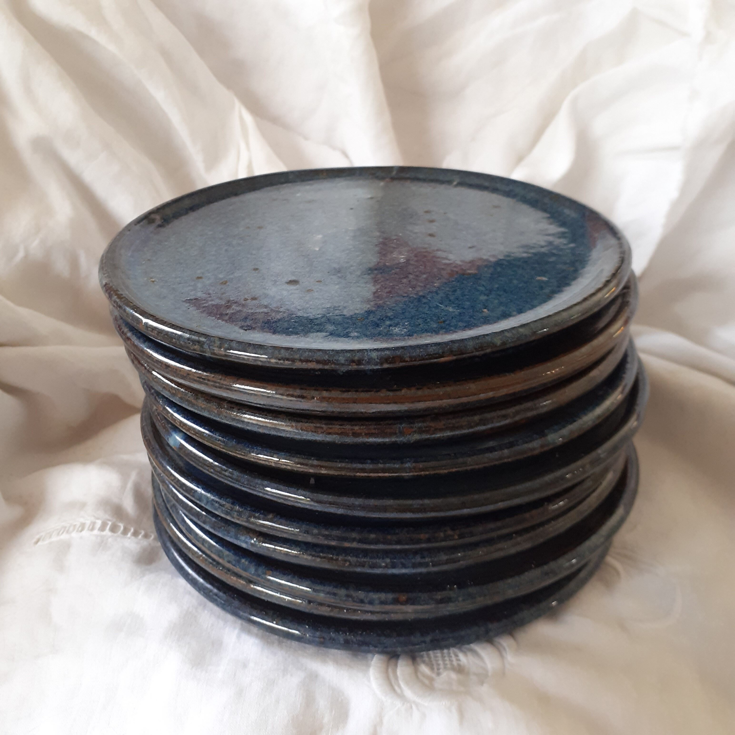10 deep blue sandstone plates