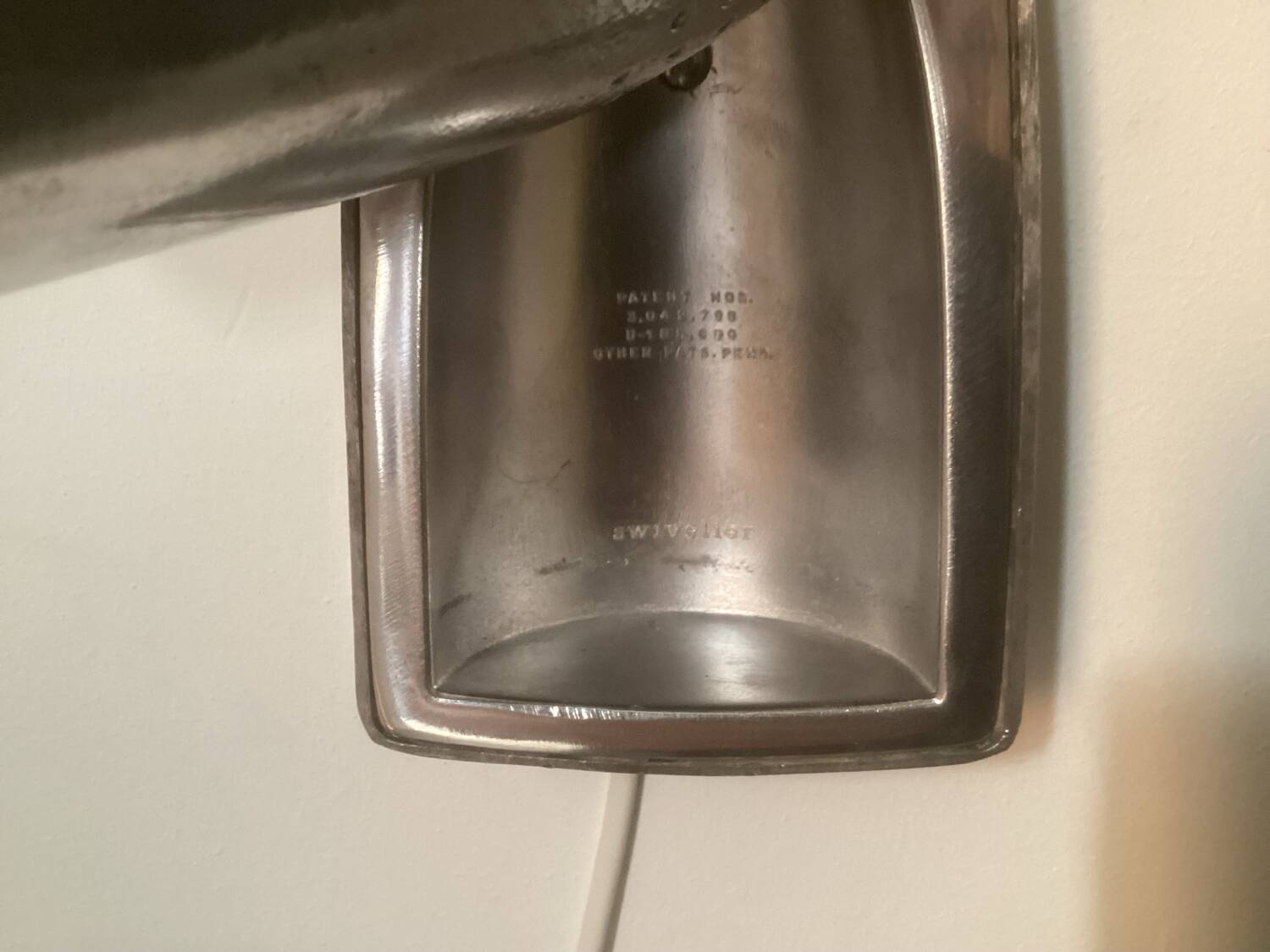 2 appliques murales industrielles aluminium design 1960