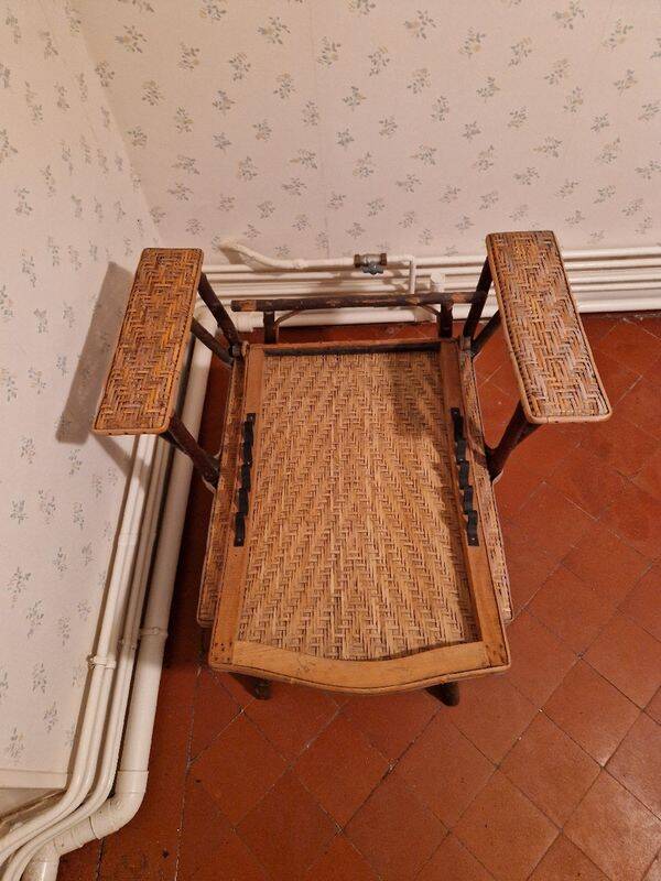 Folding rattan lounge chair, or chaise longue