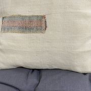 Coussin carré en toile ancienne style Kilim