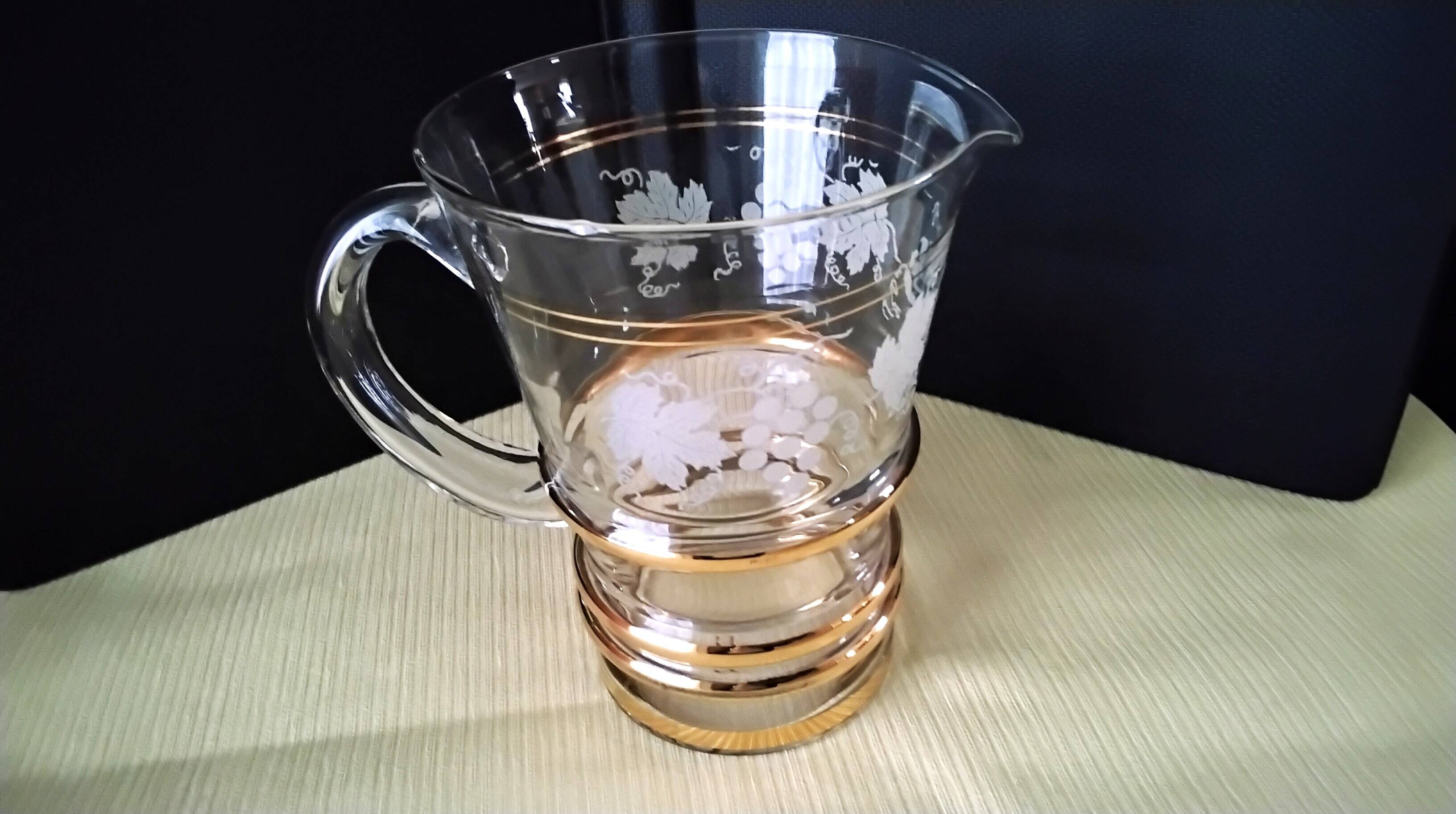 Carafe à eau , pichet , cruche vintage Décor en verre granité
