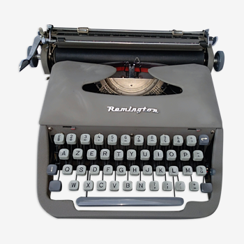 Remington Portable typewriter with carrying case