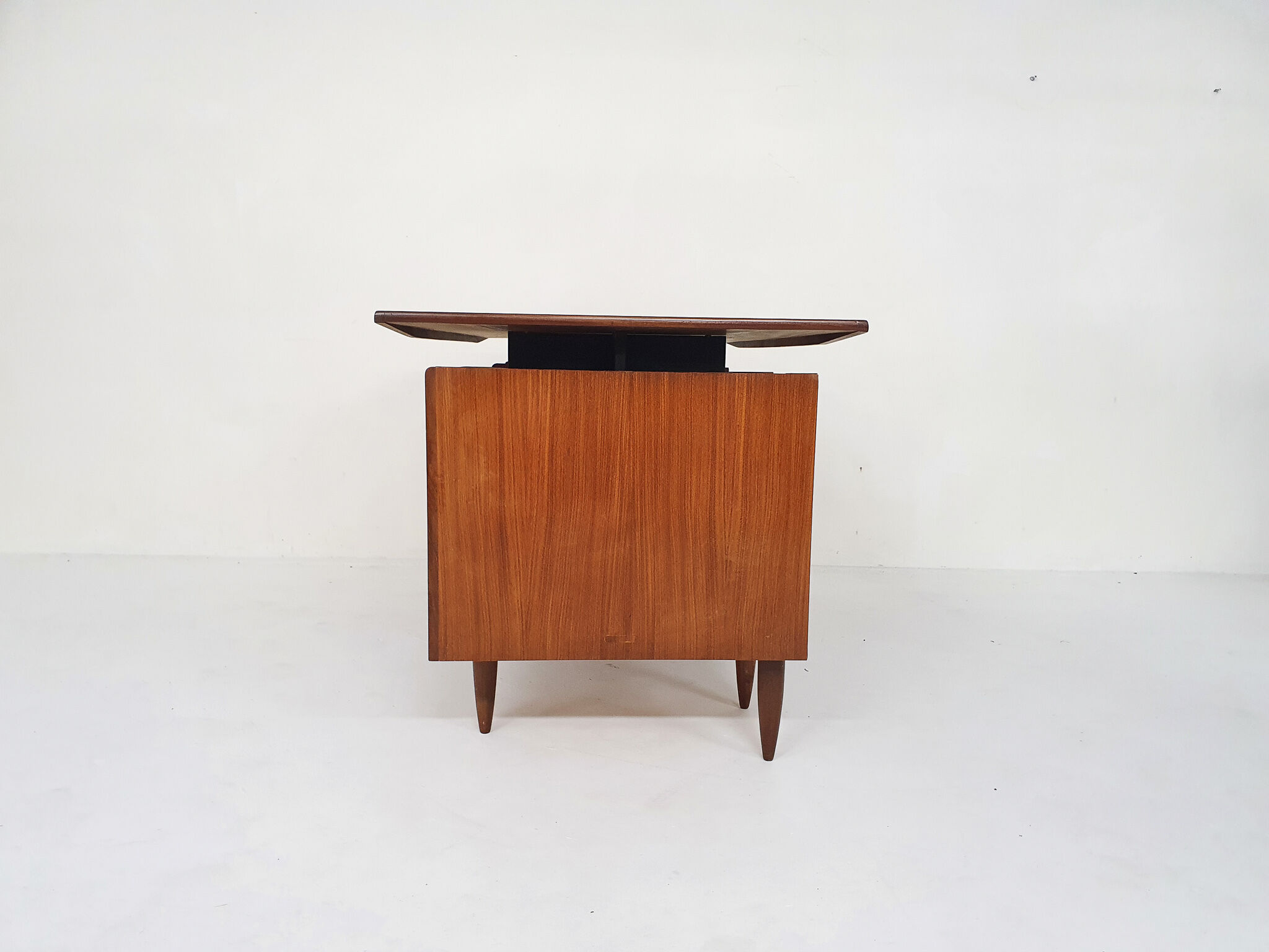 Bureau en teck du milieu du siècle, Pays-Bas des années 1960