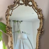 Rocaille style mirror from the 20th century in wood and gilded stucco, Putto on the pediment
