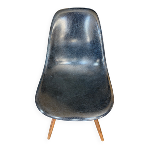 Chaises eames bleues