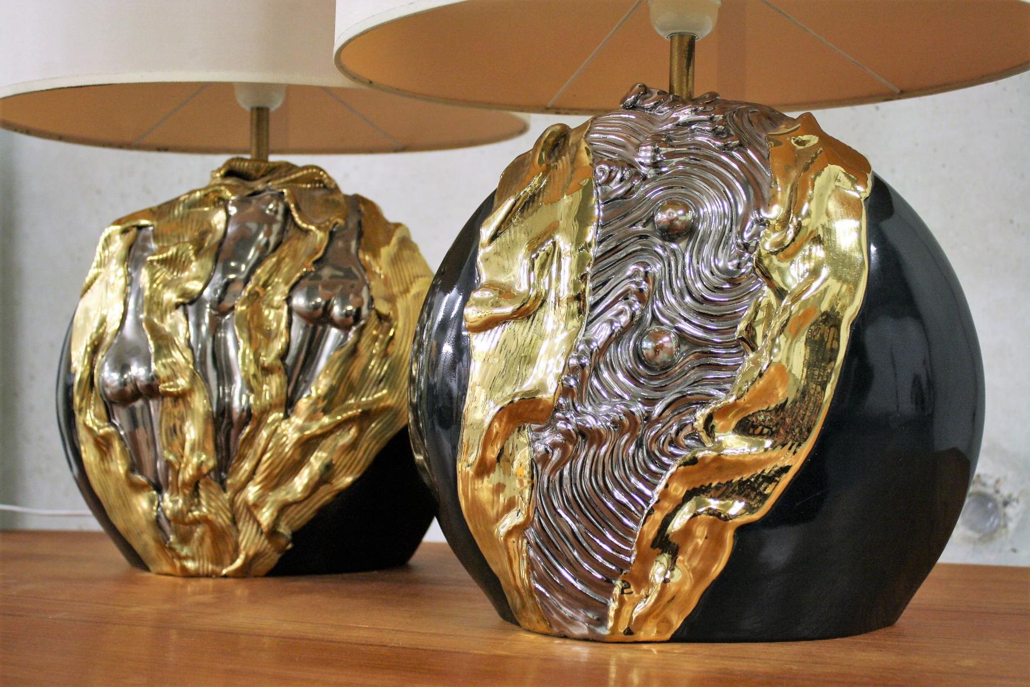 Pair of carved ceramic by Georges Deliège Belgique desk lamps