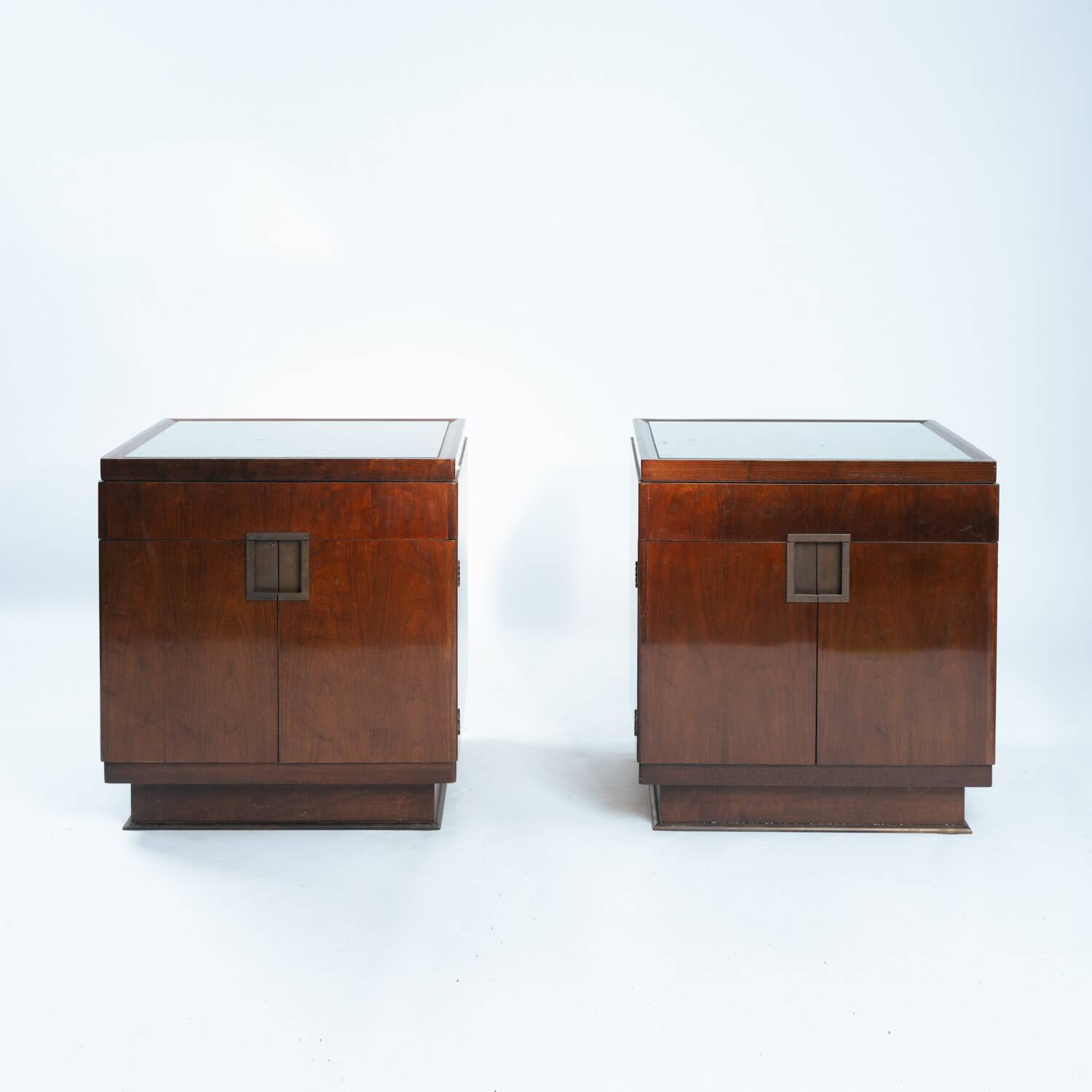 Walnut Veneered Drawer Cabinets or Nightstands by Baker, England, 1970s