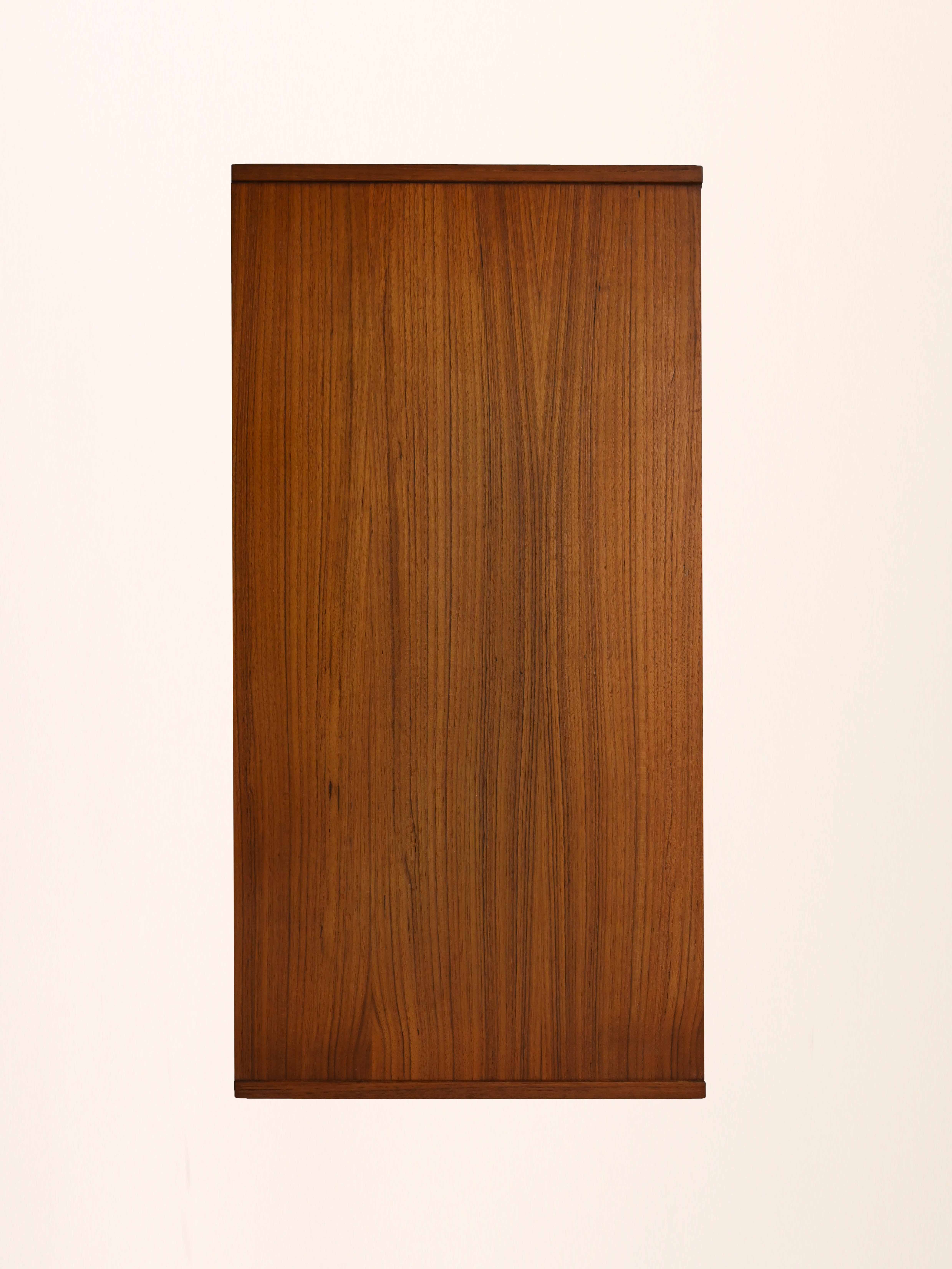 Modern antique chest of drawers with four drawers