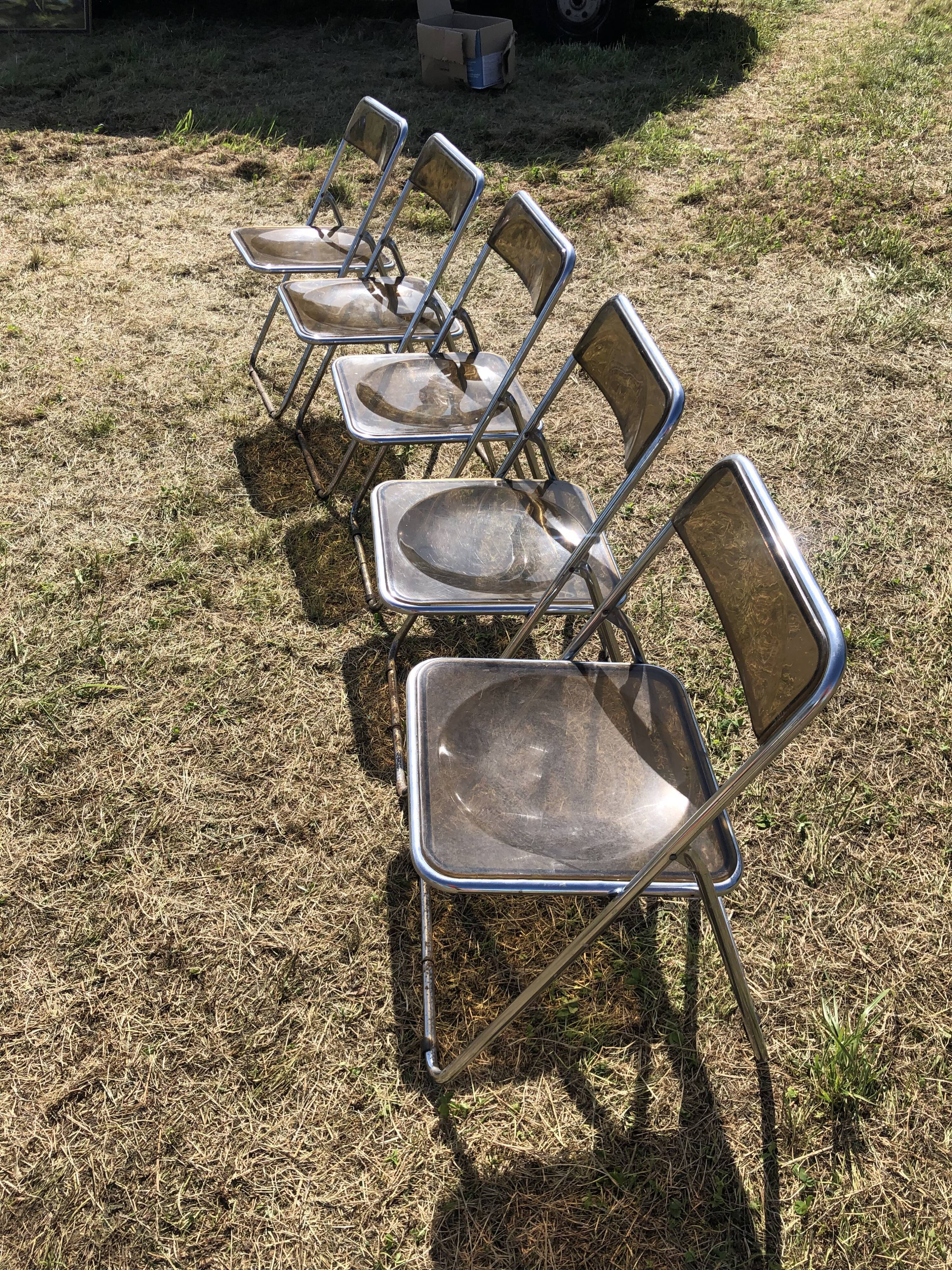 Lot 5 folding chairs in brown plexiglass 70s