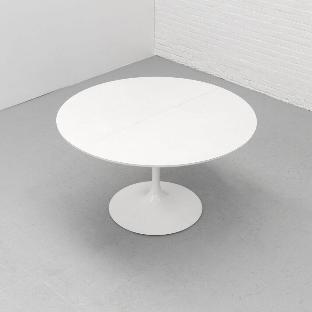 Extendable custom Knoll Tulip Dining Table, 1980