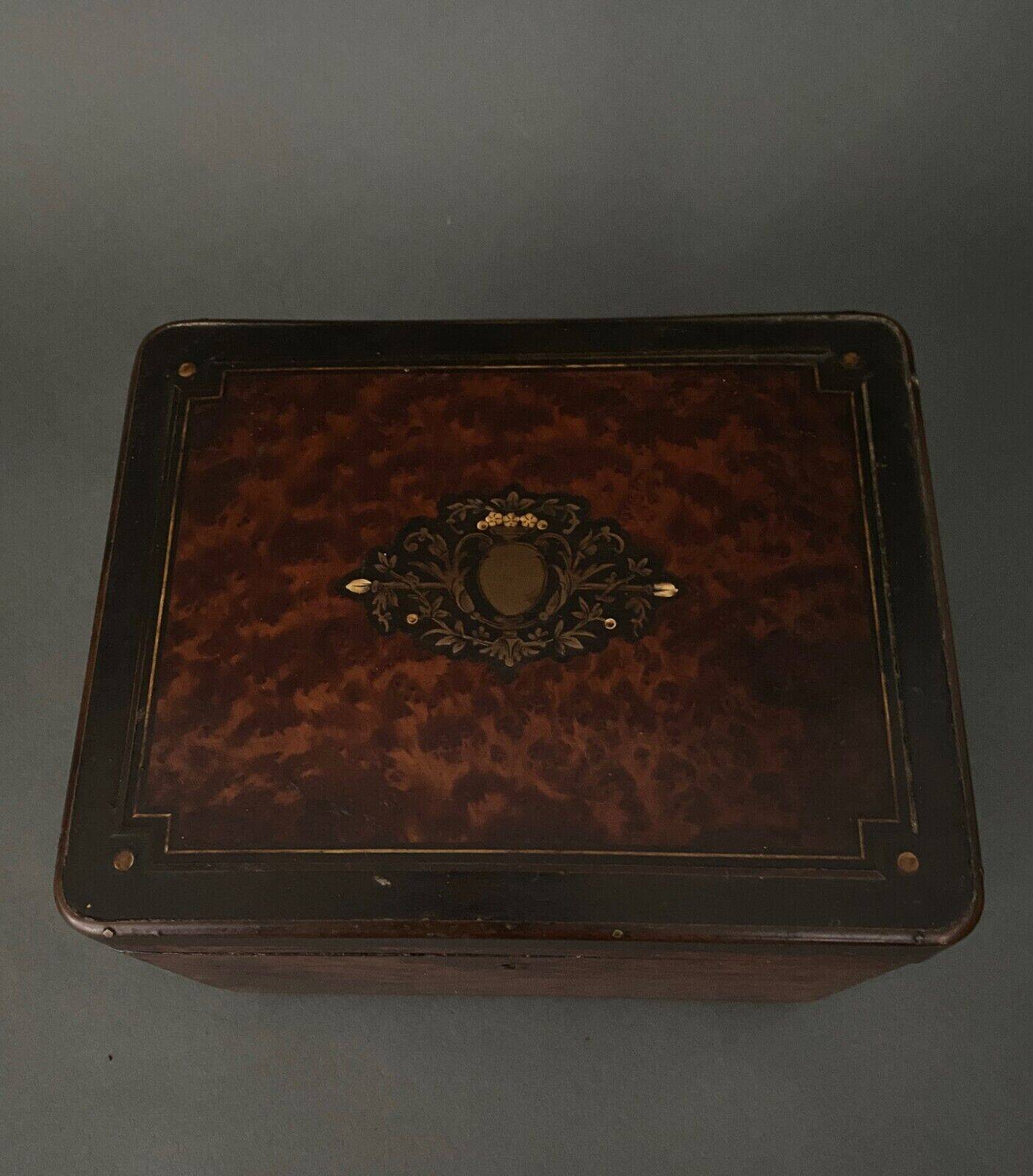 Napoleon III cigar box in 19th century magnifying glass