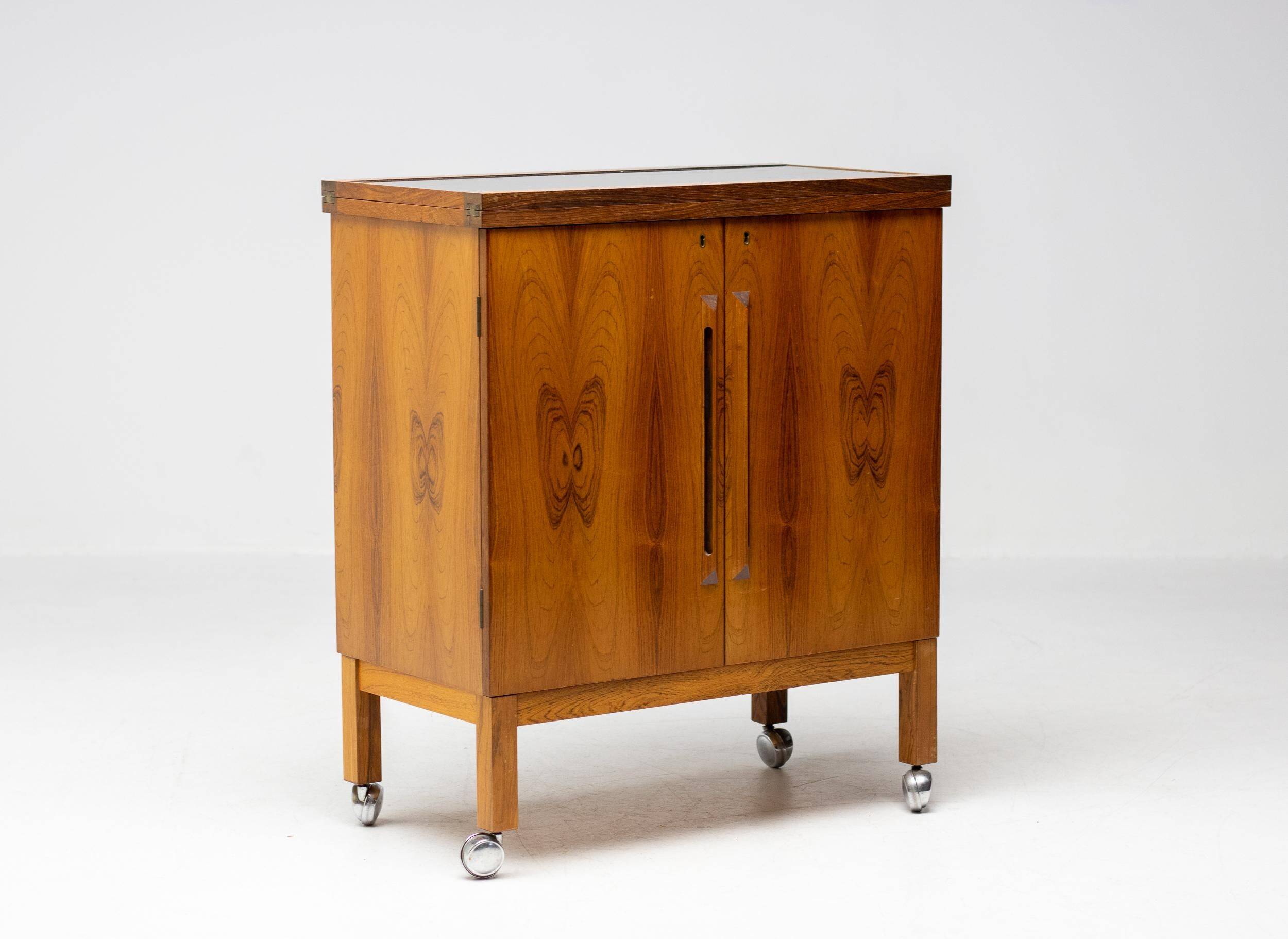 Meuble bar extensible "Times" de Torbjørn Afdal en bois de rose