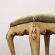 Paire de poufs antiques de style baroque en bois doré, 19e siècle.