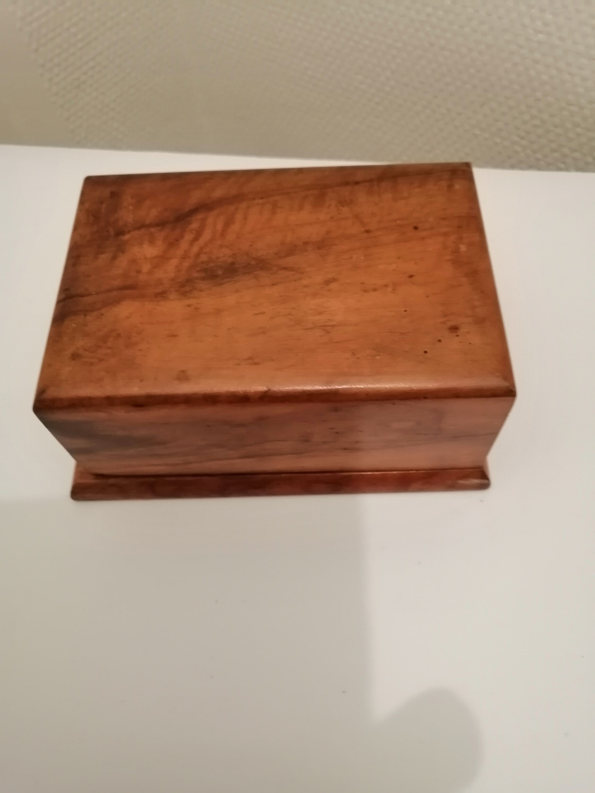 Wooden cigarette box