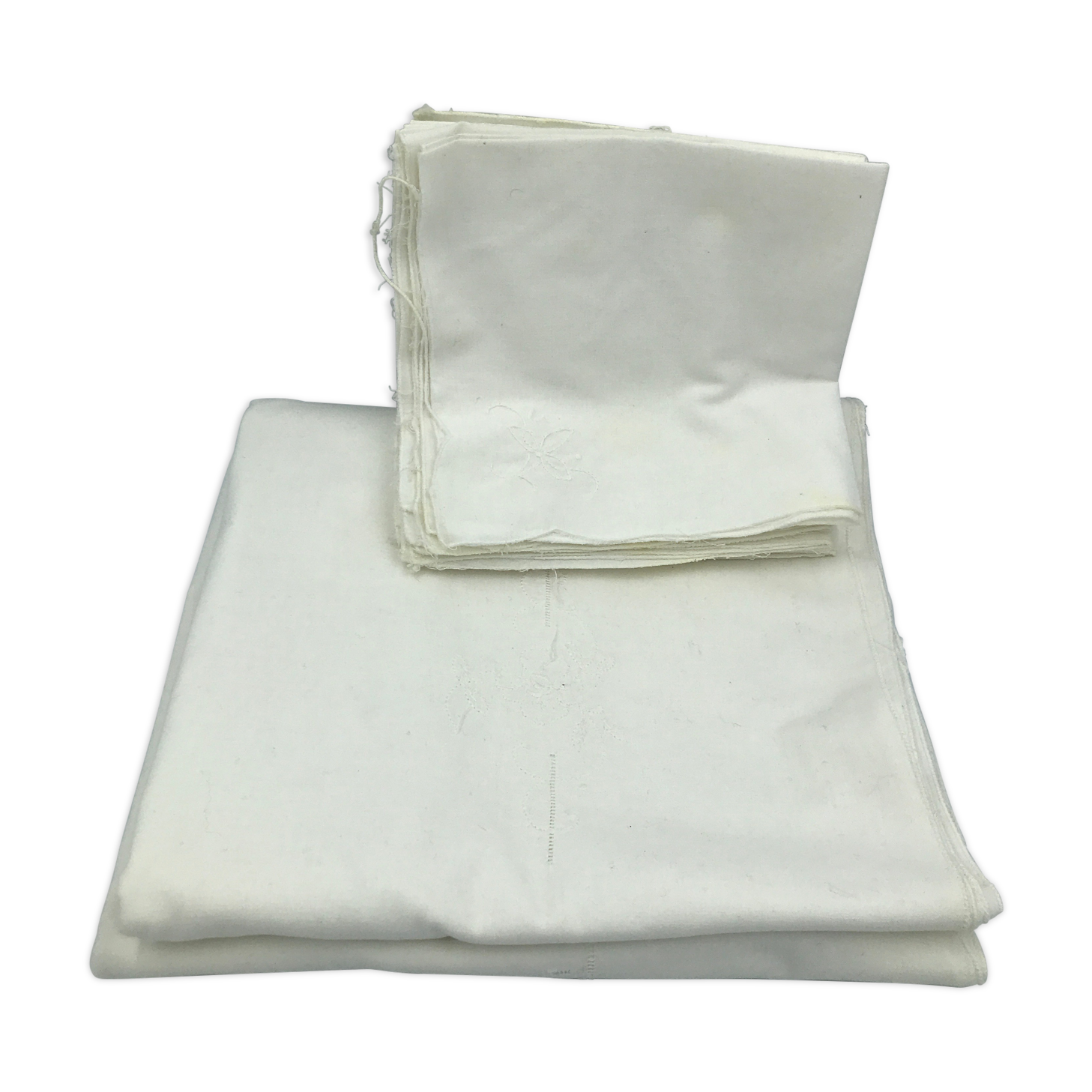 Nappe and 12 vintage embroidered towel