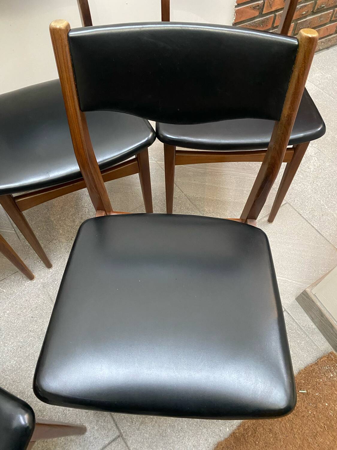 Set of 6 Scandinavian Skaï and teak wood chairs