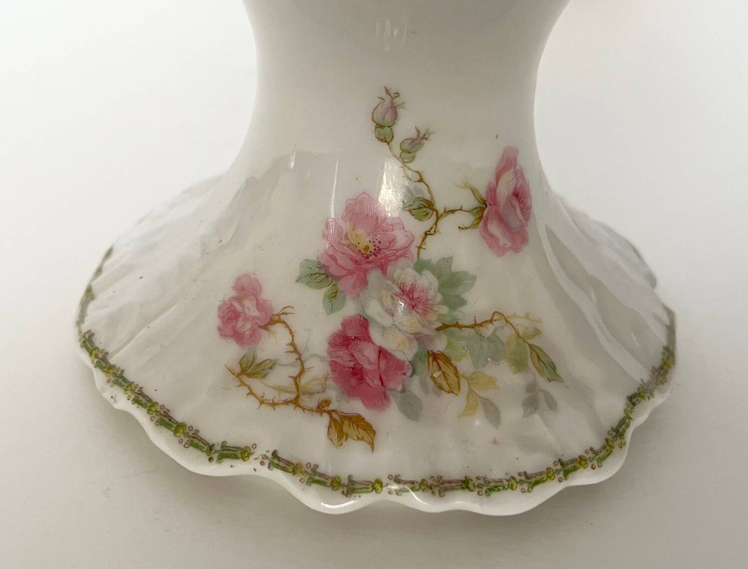 Porcelain fruit bowl