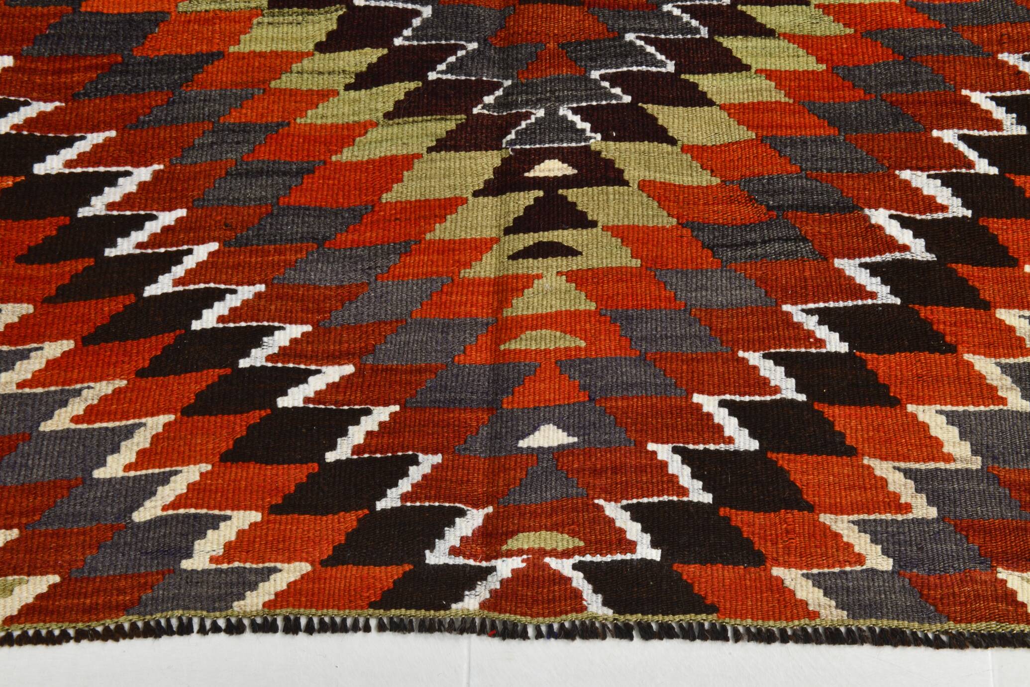 Tapis Kilim vintage géométrique rouge et vert