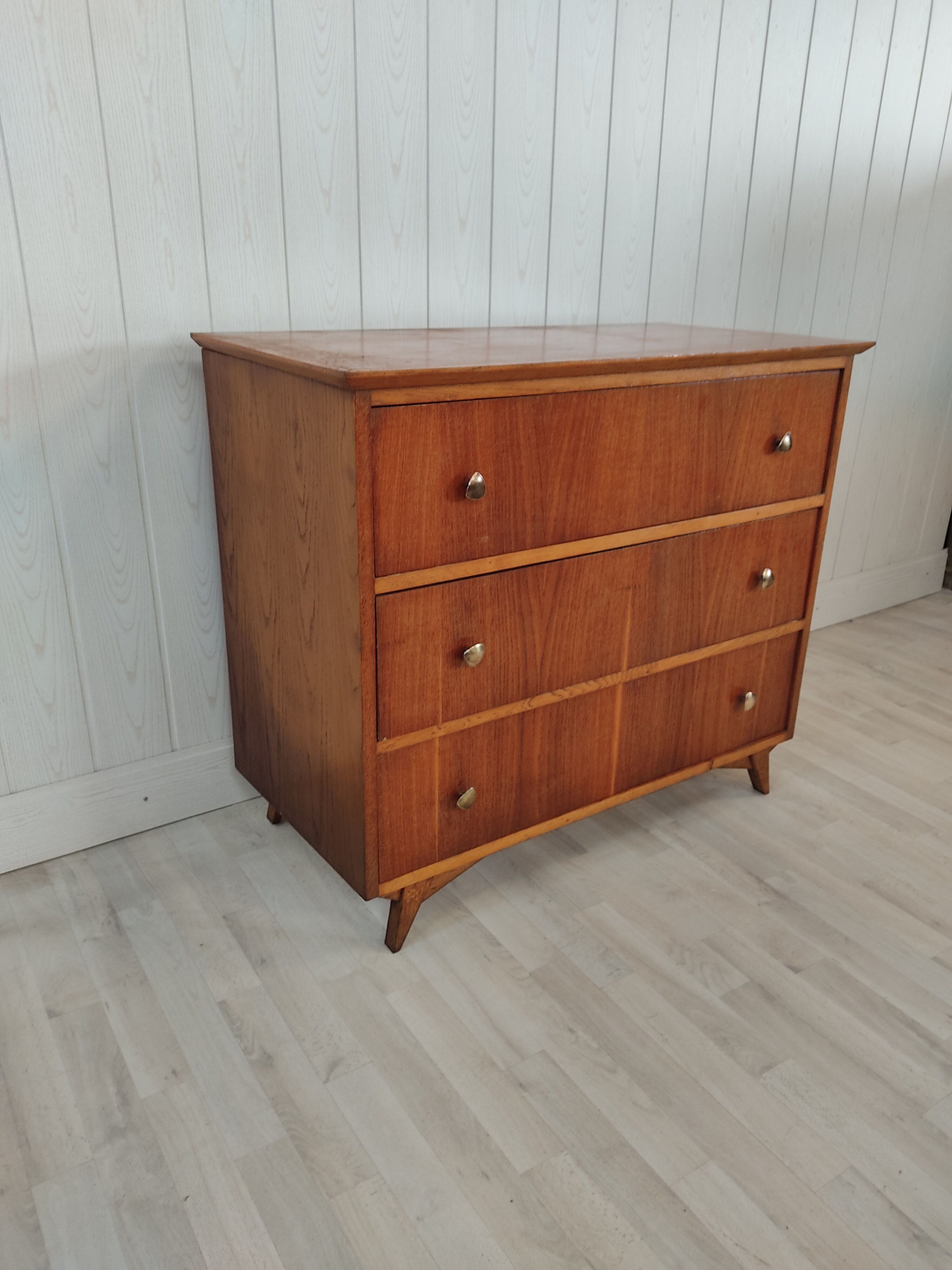 Commodity vintage feet compass