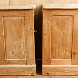 Paire de tables de chevet en pin