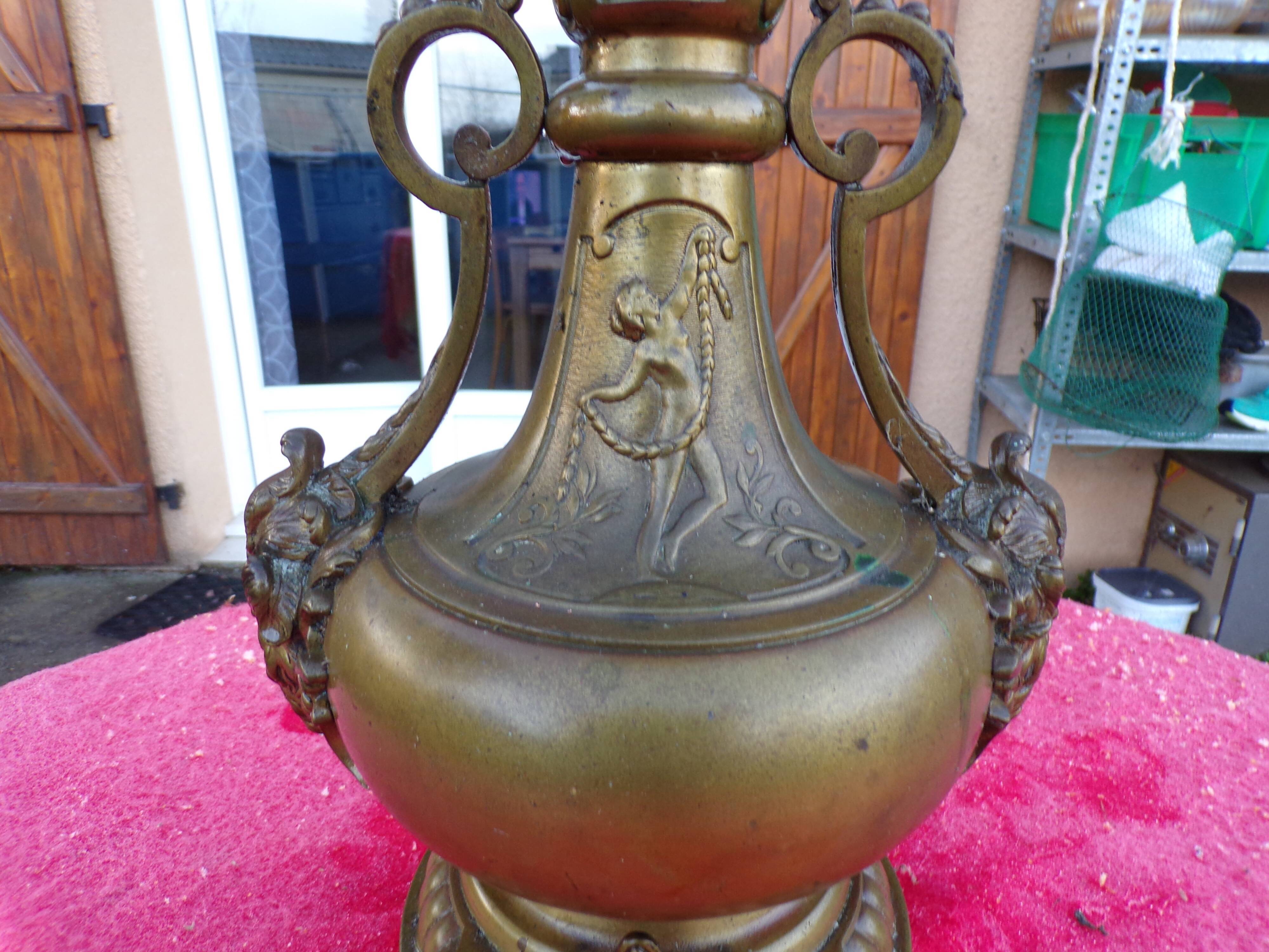 Bronze Lamp 19th decoration at the Antique