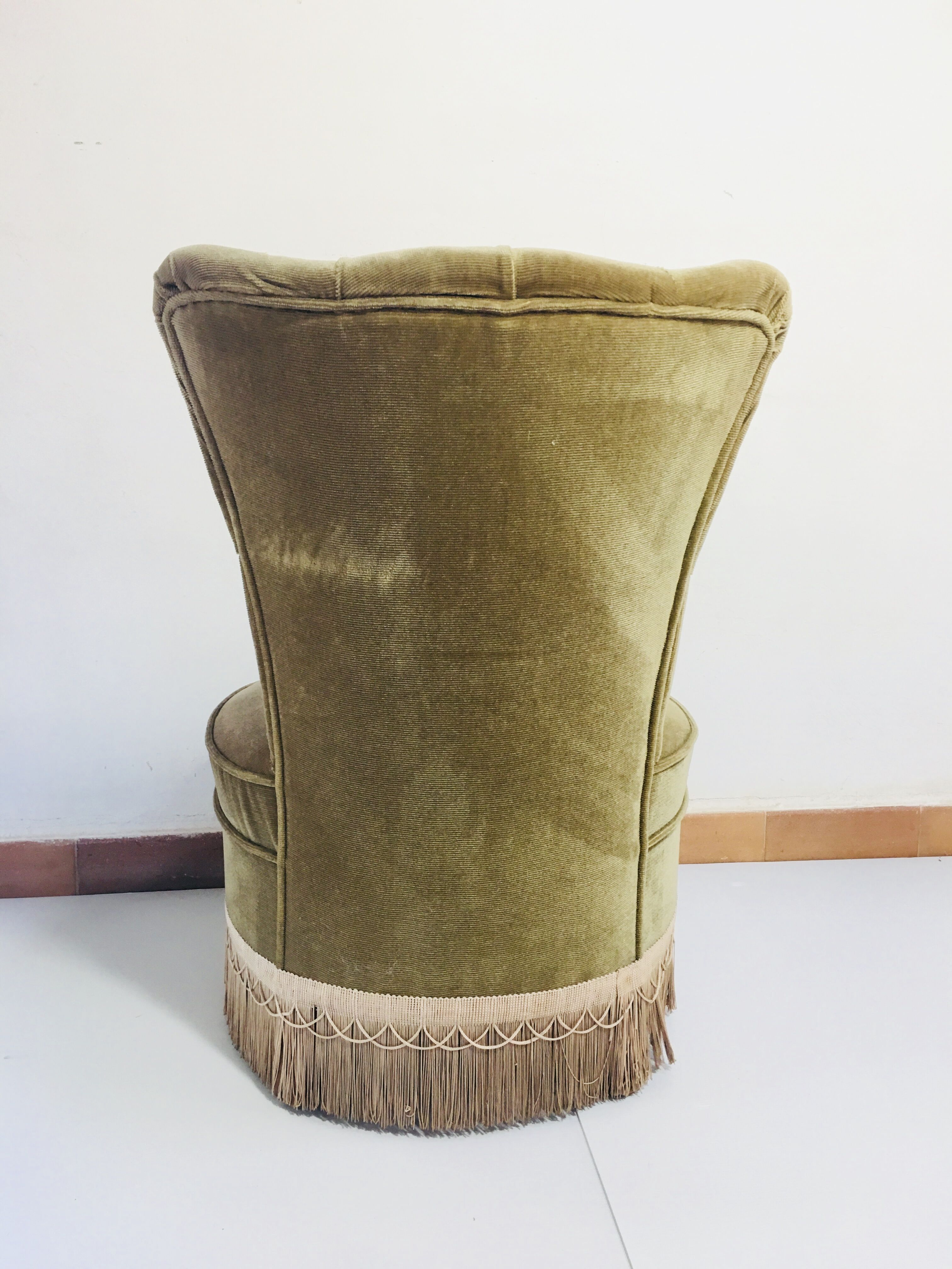 Fauteuil crapaud vintage à frange