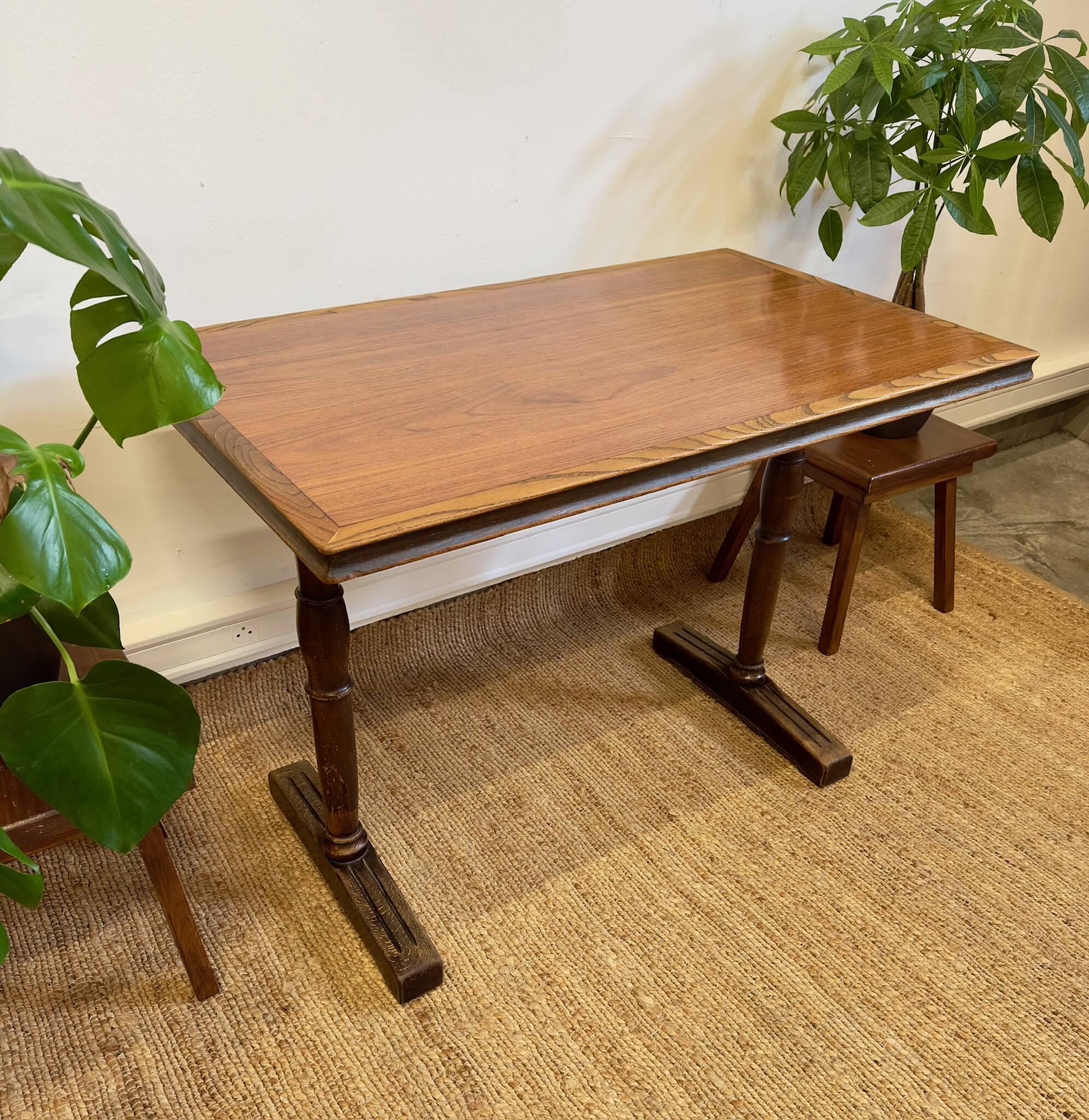 Antique solid wood bistro table – Central base