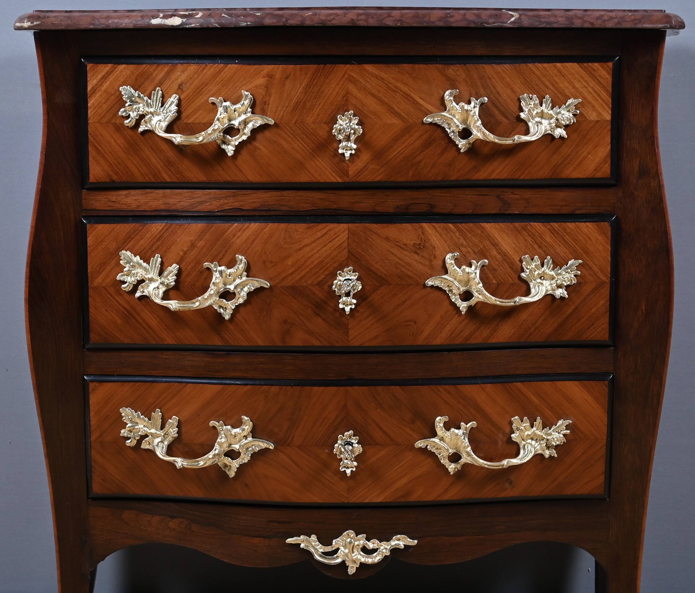 Small marquetry chest of drawers, Louis XV style – mid 19th century