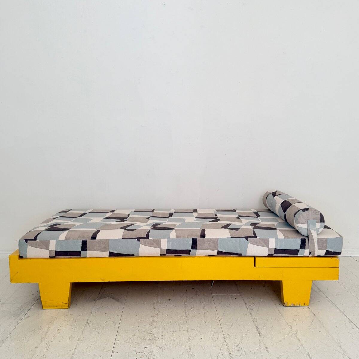 German Bauhaus Yellow Daybed, 1920s