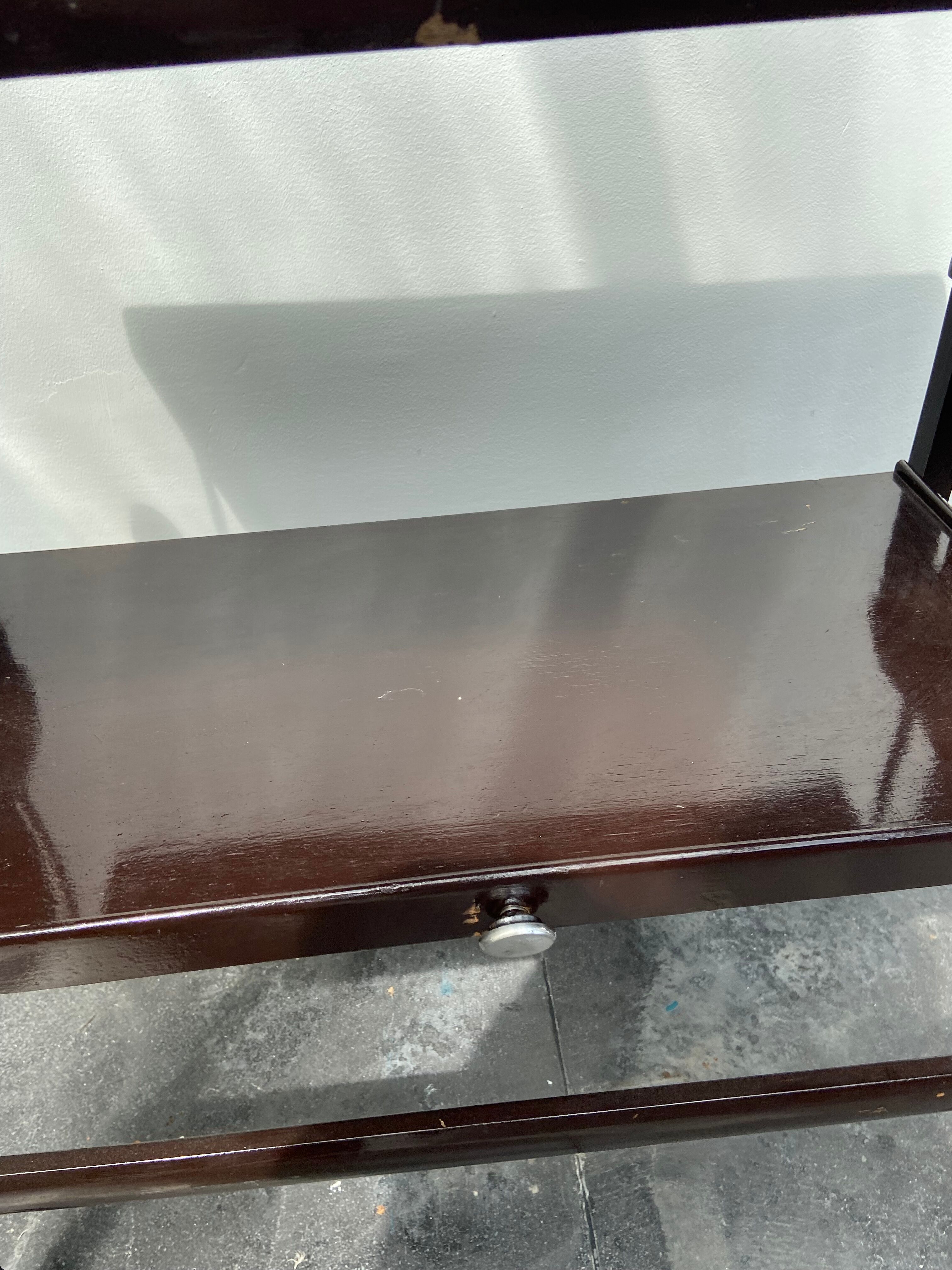 Rolling service with removable tray