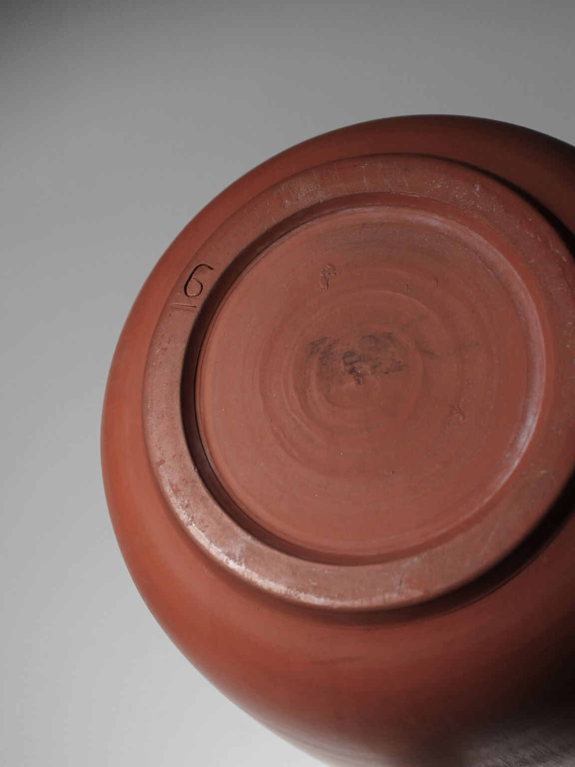 Joep Thissen Large Sgraffito Terracotta Ceramic Vase For Loré