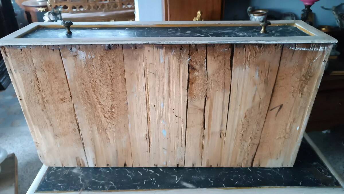 Small lacquered chest of drawers, Tuscan origin, 18th century