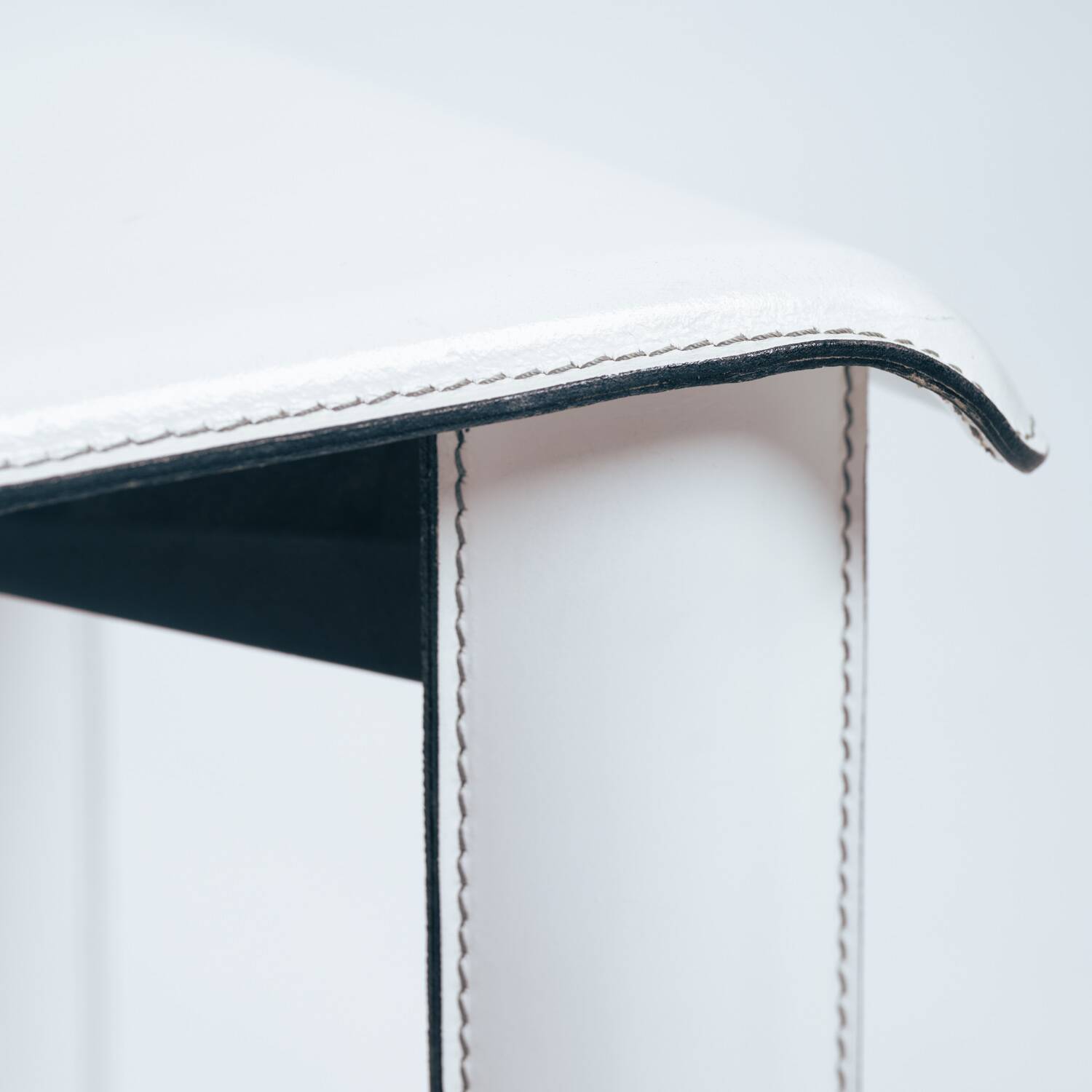 White Italian leather highback dining chairs by Ycami Italy, set of 4, 1980s