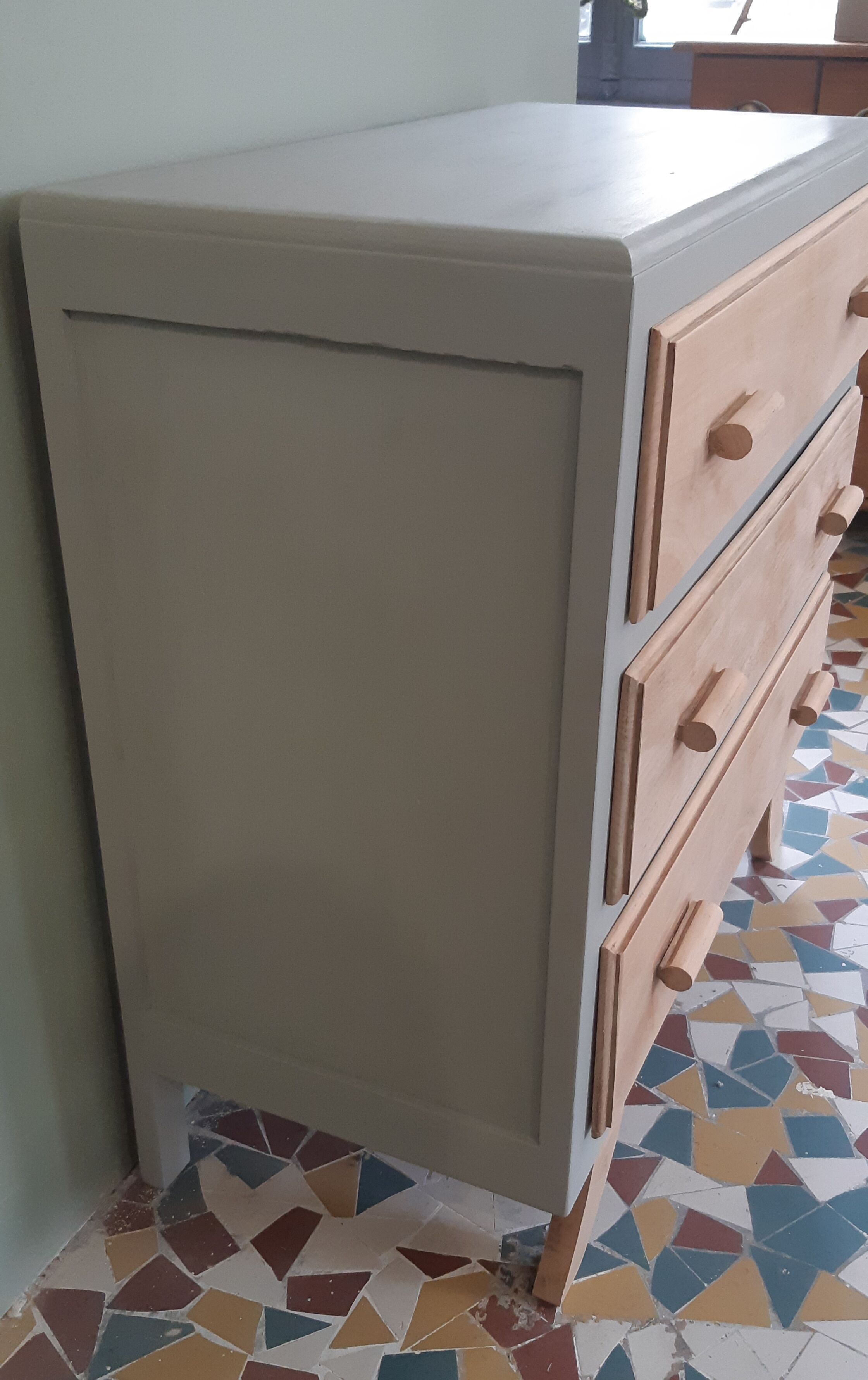 Vintage dresser revisited in grey and wood