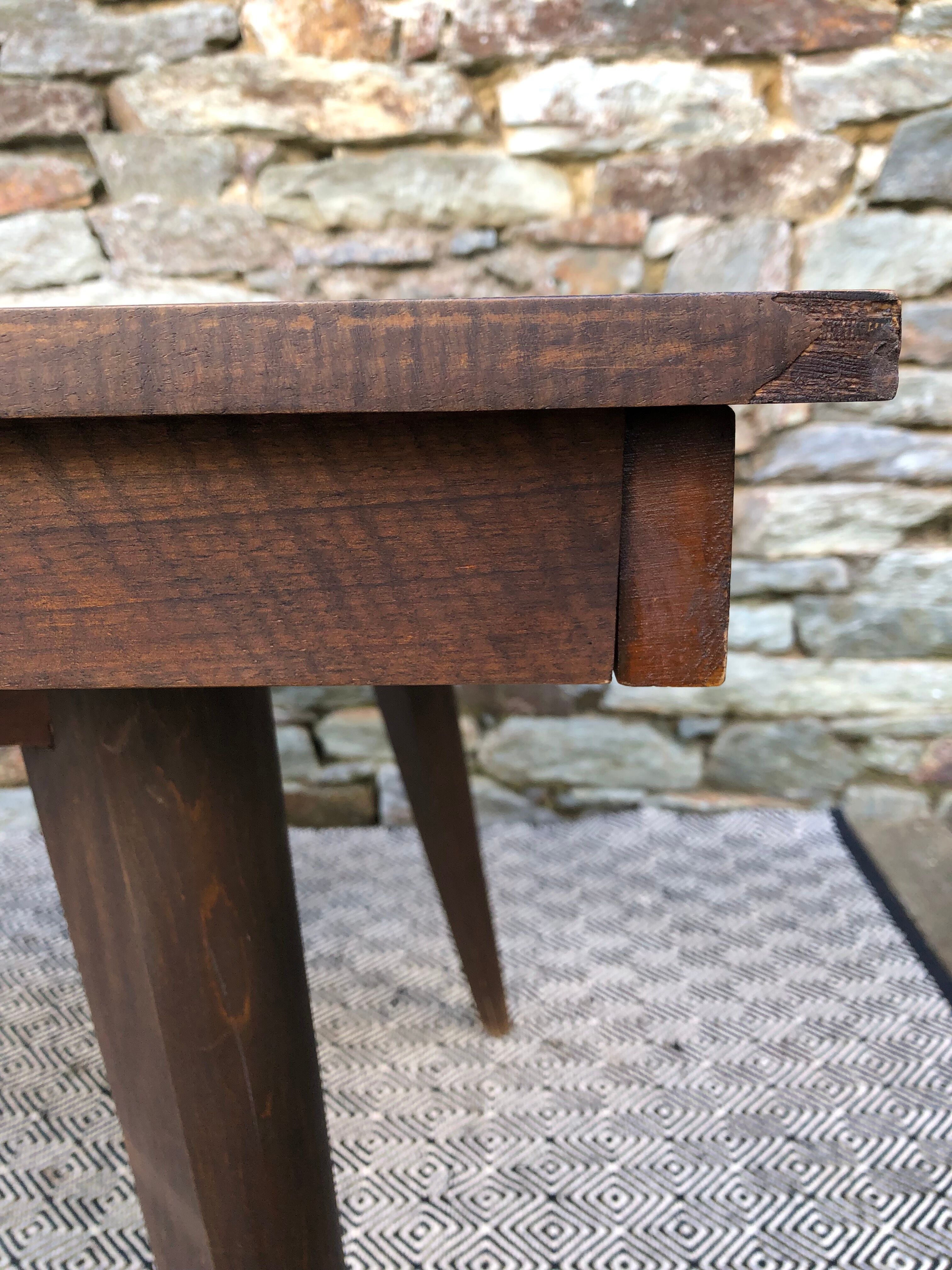 Dining table compass legs