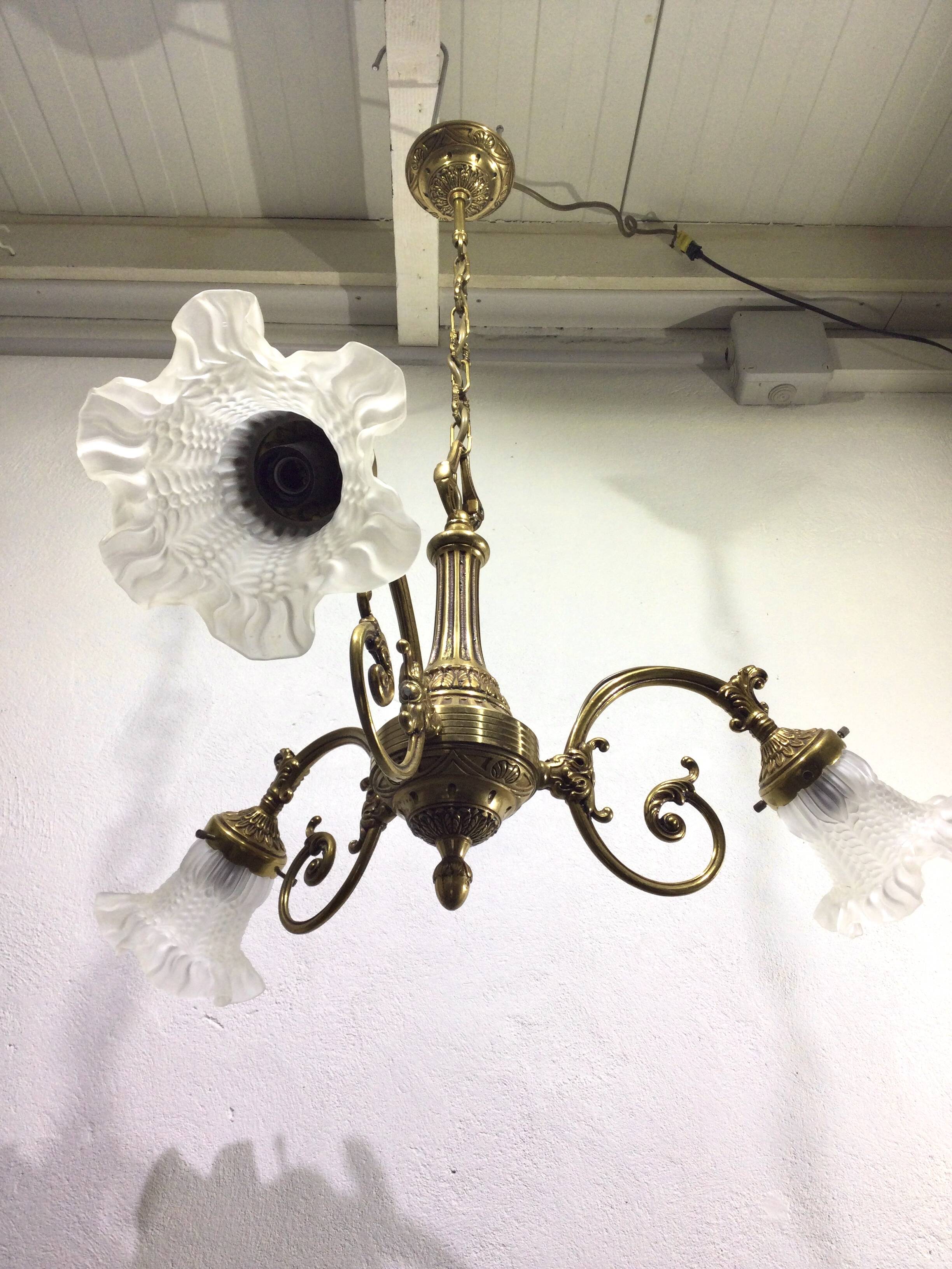 3-light chandelier in bronze and glass tulips