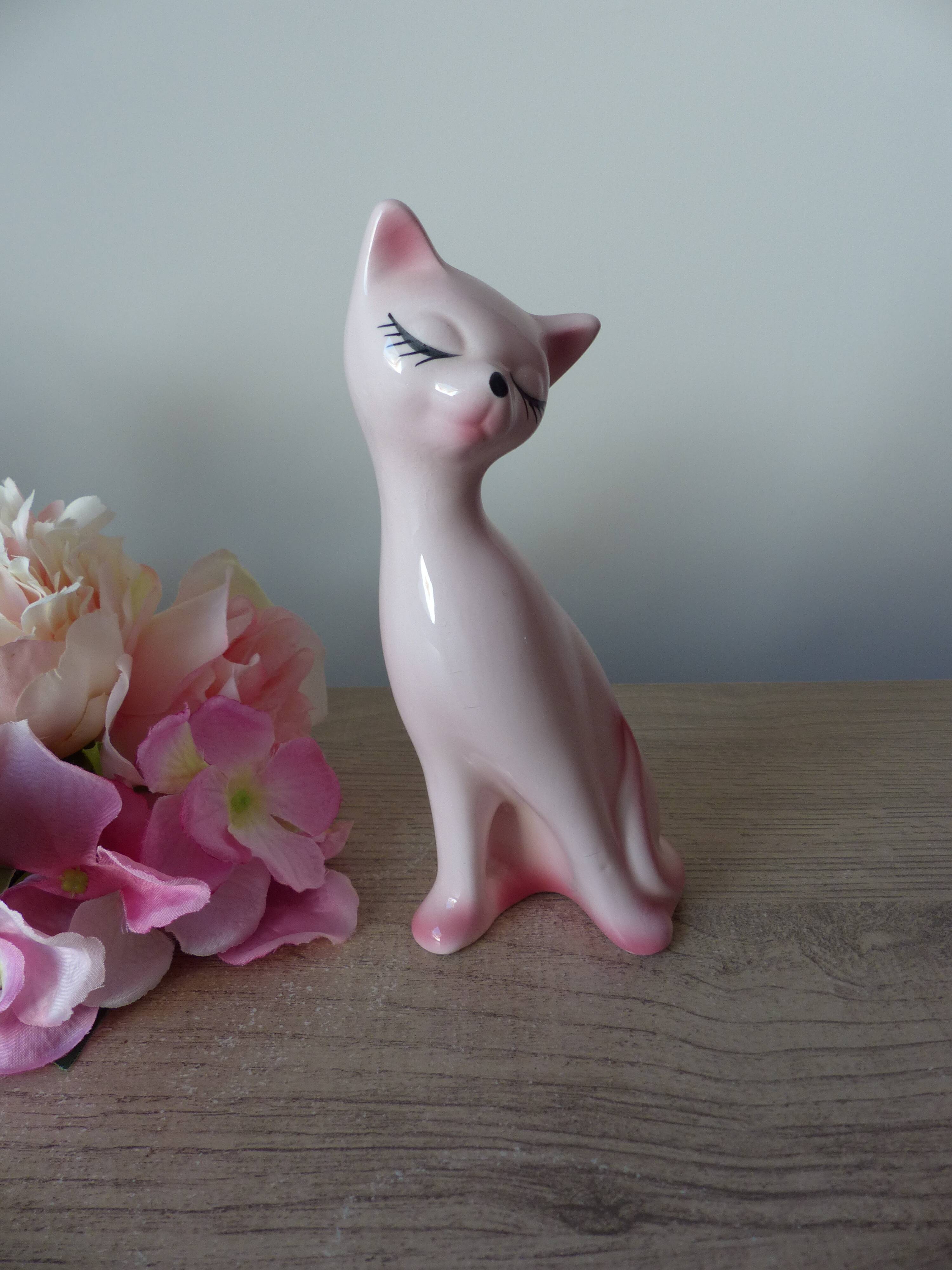Romantic long-necked cat figurine in pink ceramic, Cat Statuette 1970