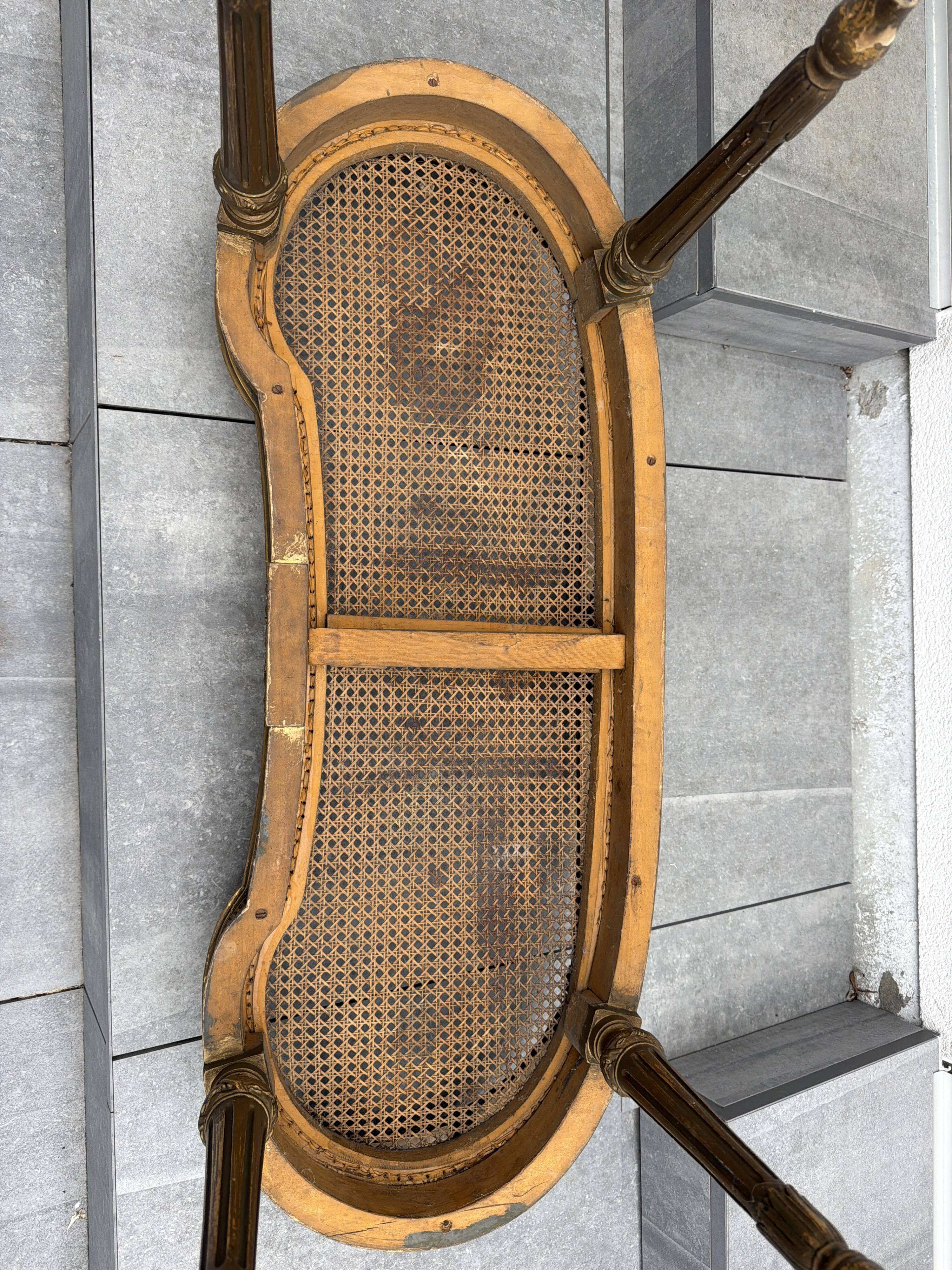 Superb salon bench (basket model) in Louis XVI style.