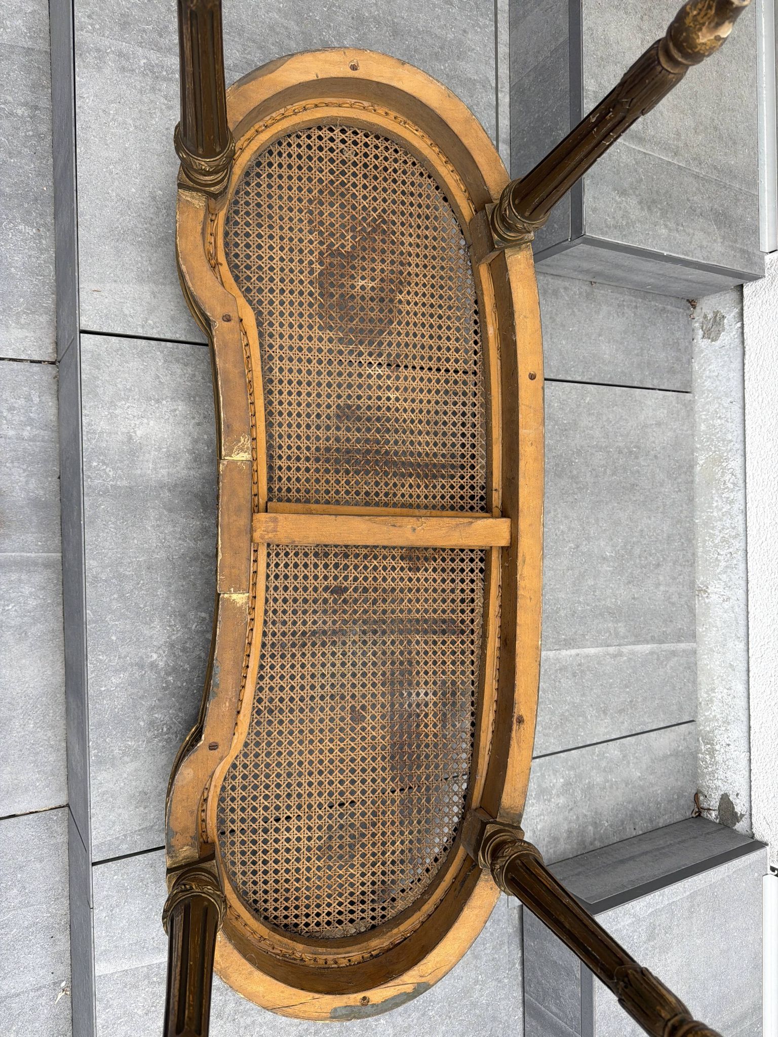 Superb salon bench (basket model) in Louis XVI style.